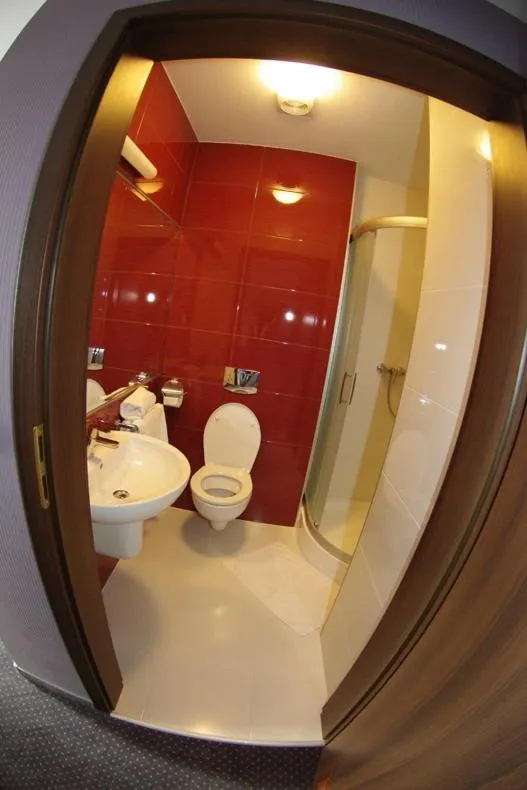 Bathroom in Hotel Pod Złotą Koroną