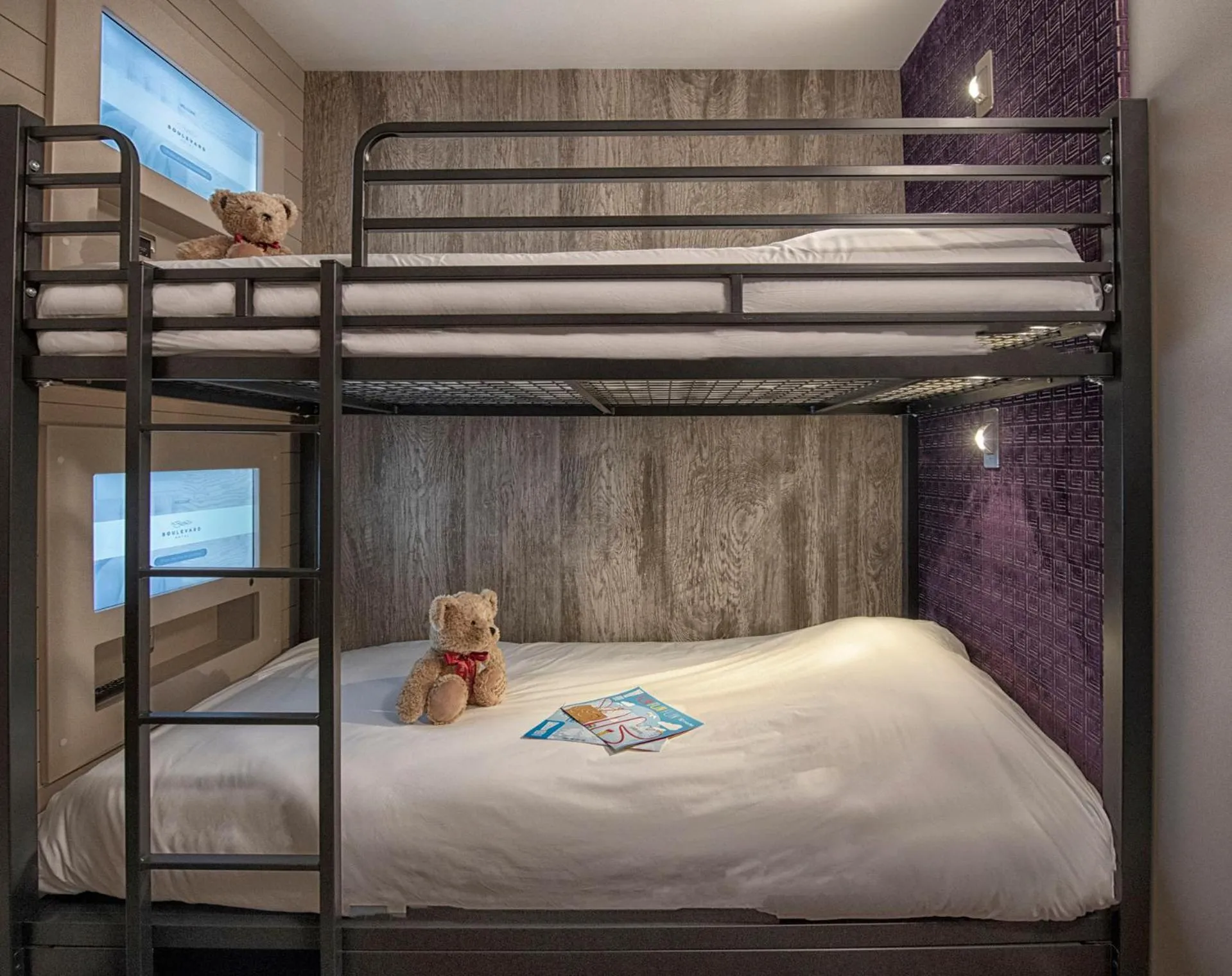 TV and multimedia, Bed in Boulevard Hotel