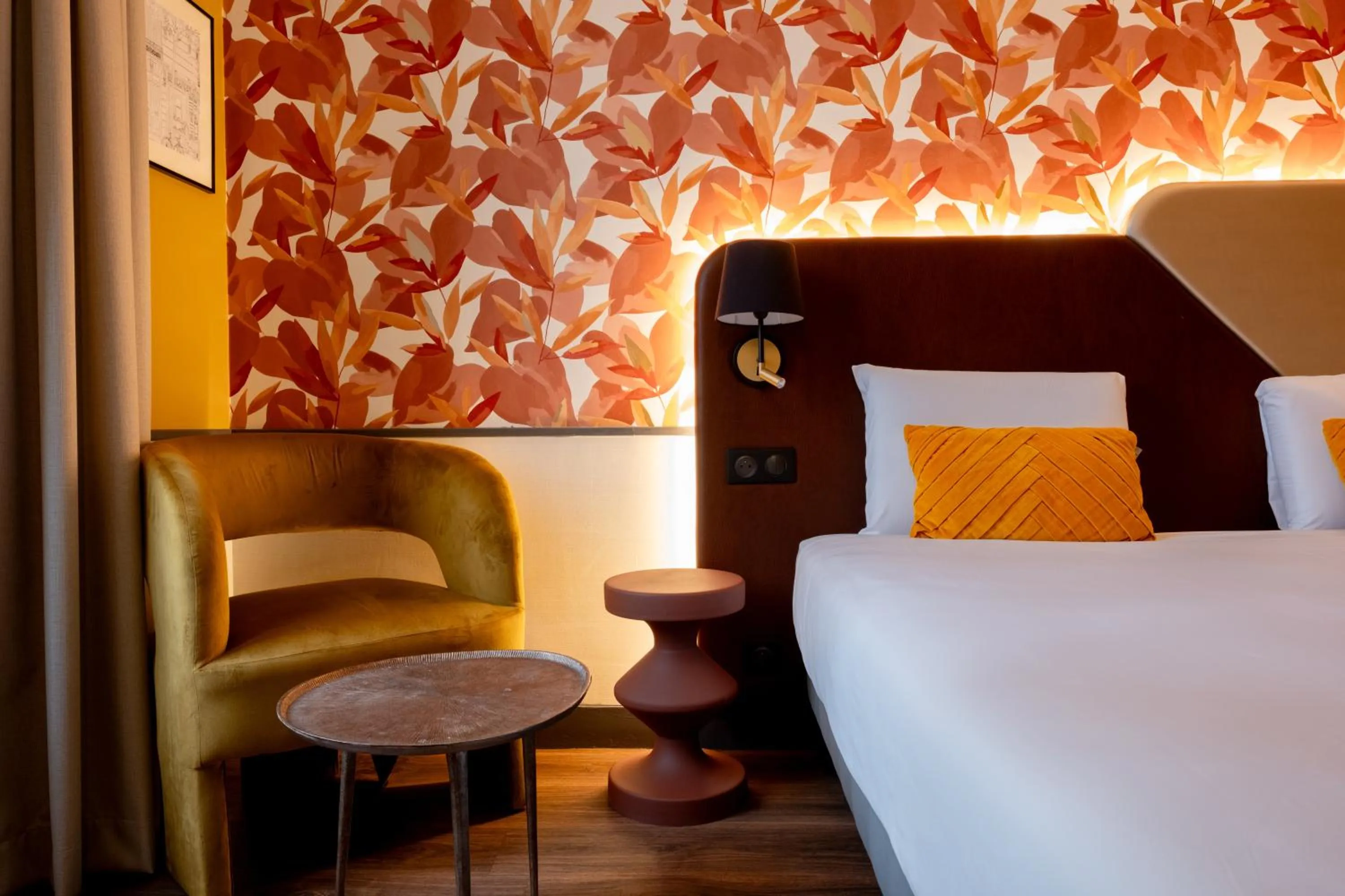 Bed in Kyriad Paris 10 - Canal Saint Martin - République