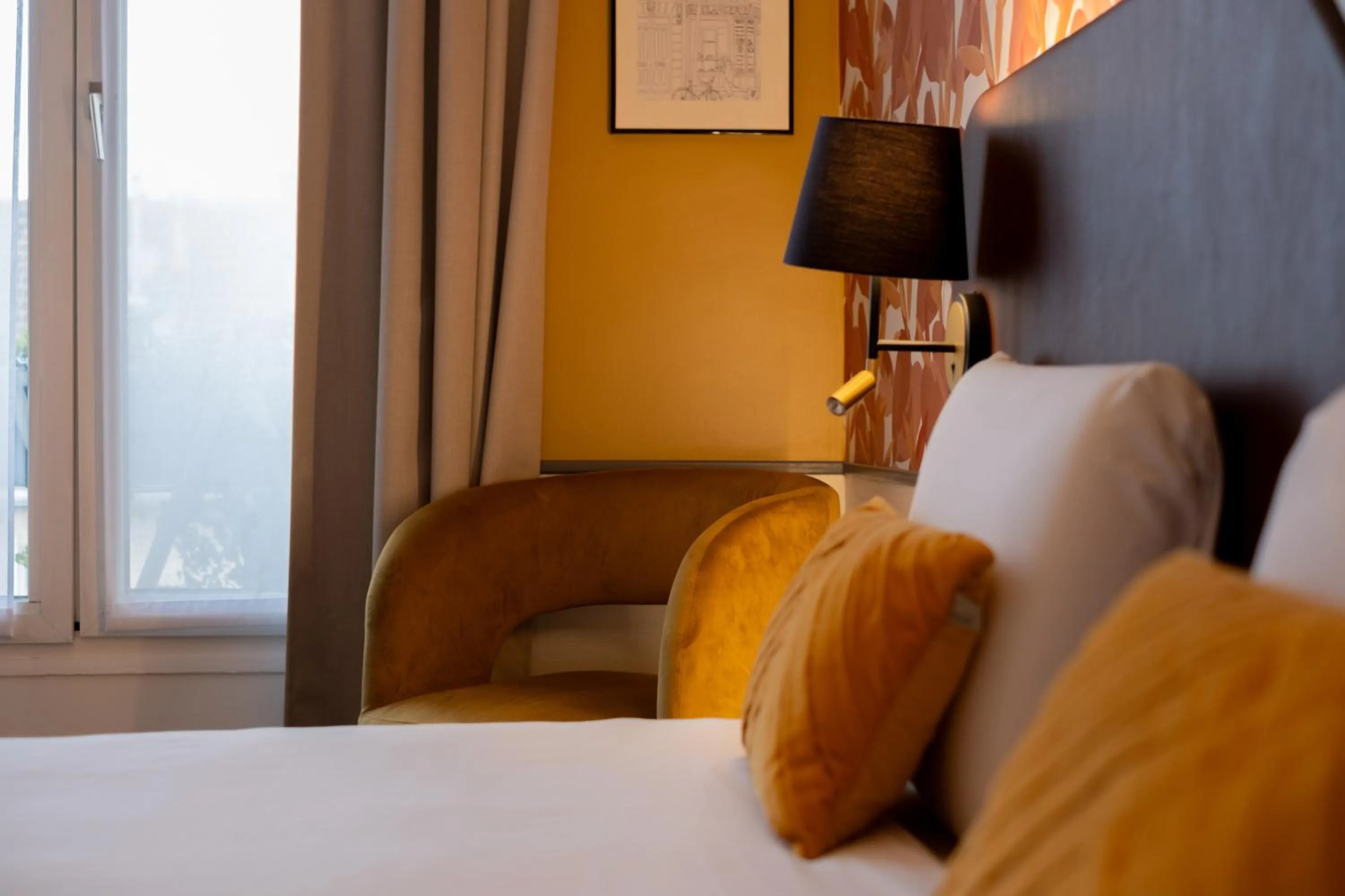 Bed in Kyriad Paris 10 - Canal Saint Martin - République