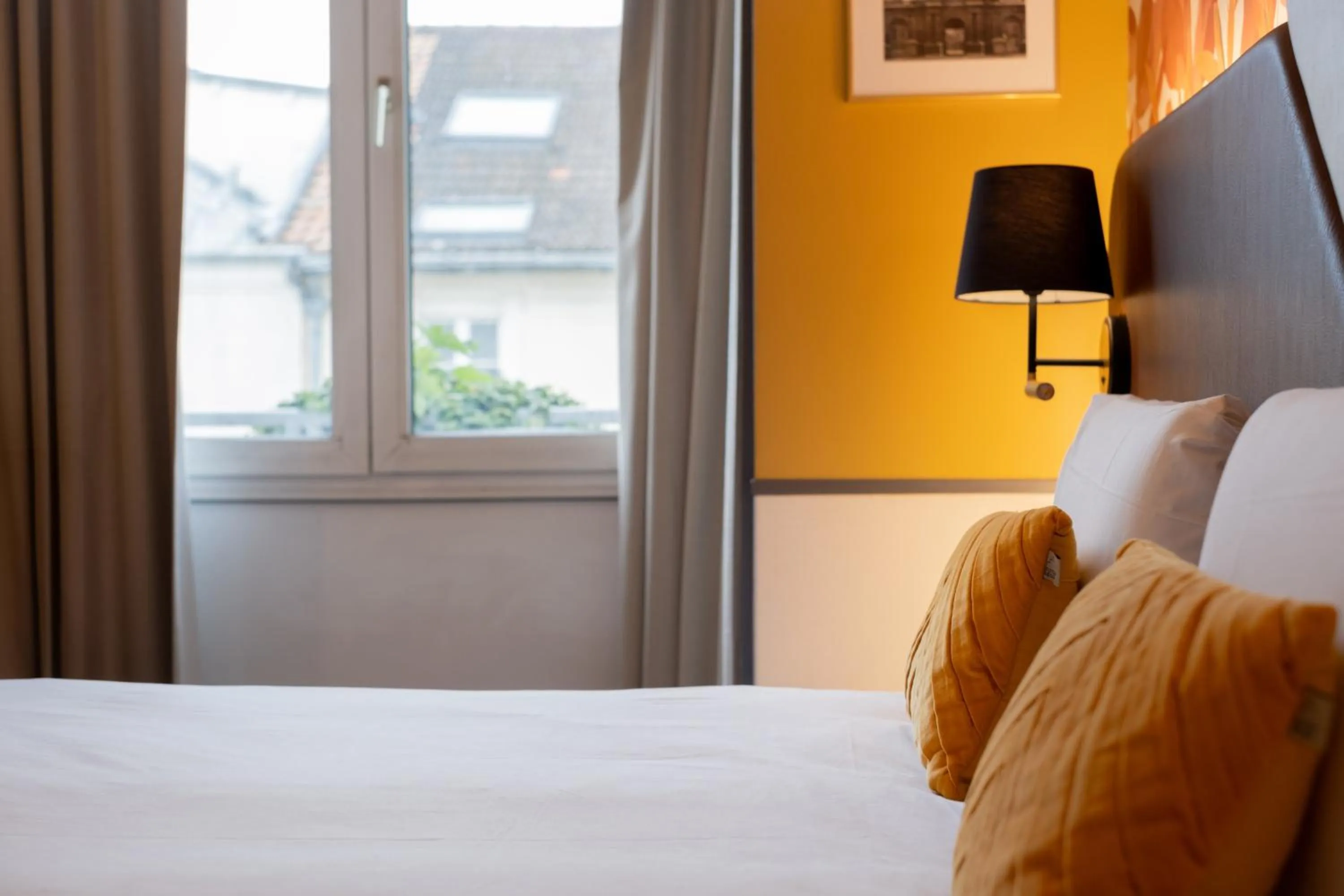 Bed in Kyriad Paris 10 - Canal Saint Martin - République