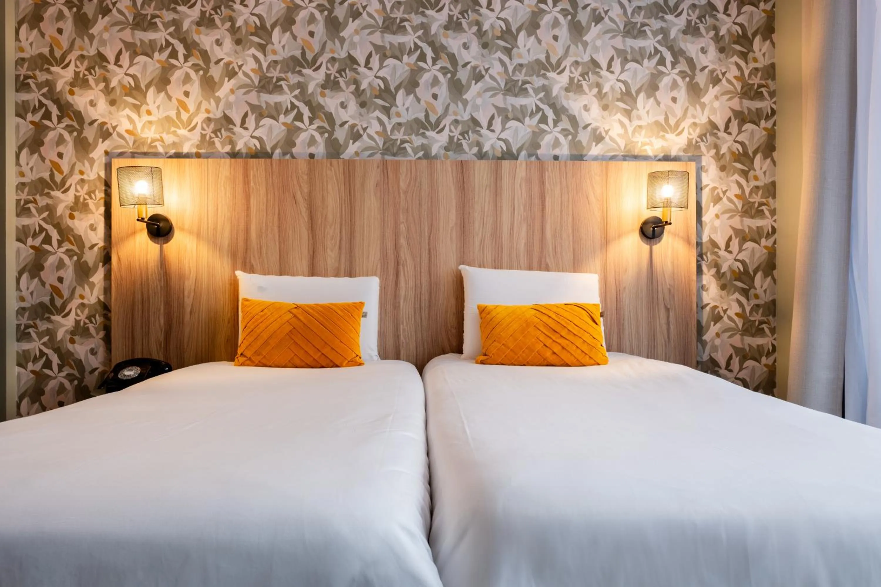 Bed in Kyriad Paris 10 - Canal Saint Martin - République