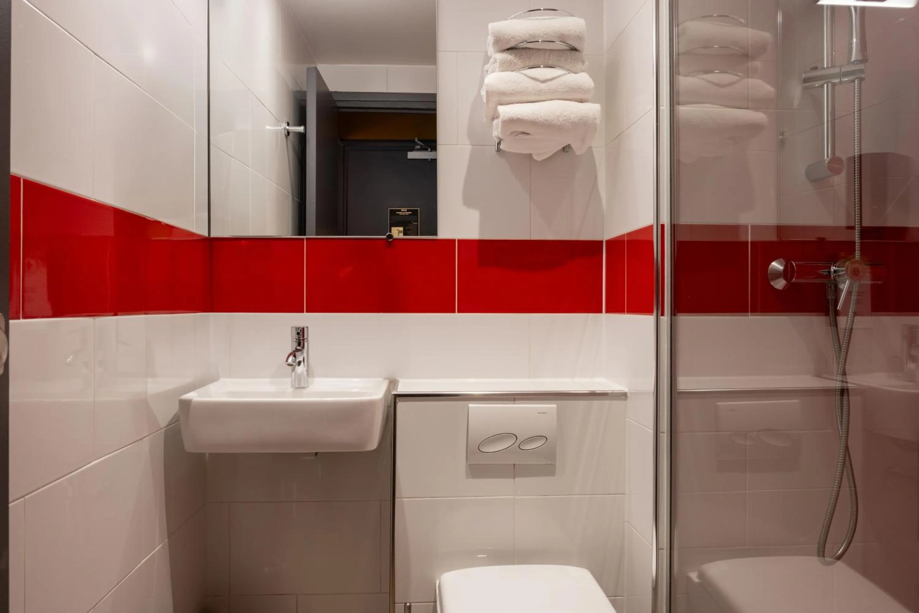 Bathroom in Kyriad Paris 10 - Canal Saint Martin - République