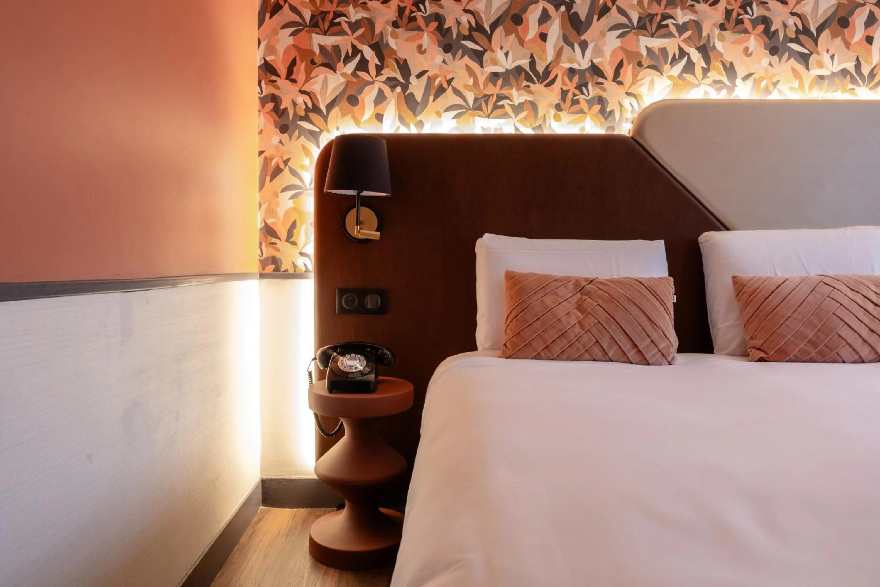 Bed in Kyriad Paris 10 - Canal Saint Martin - République