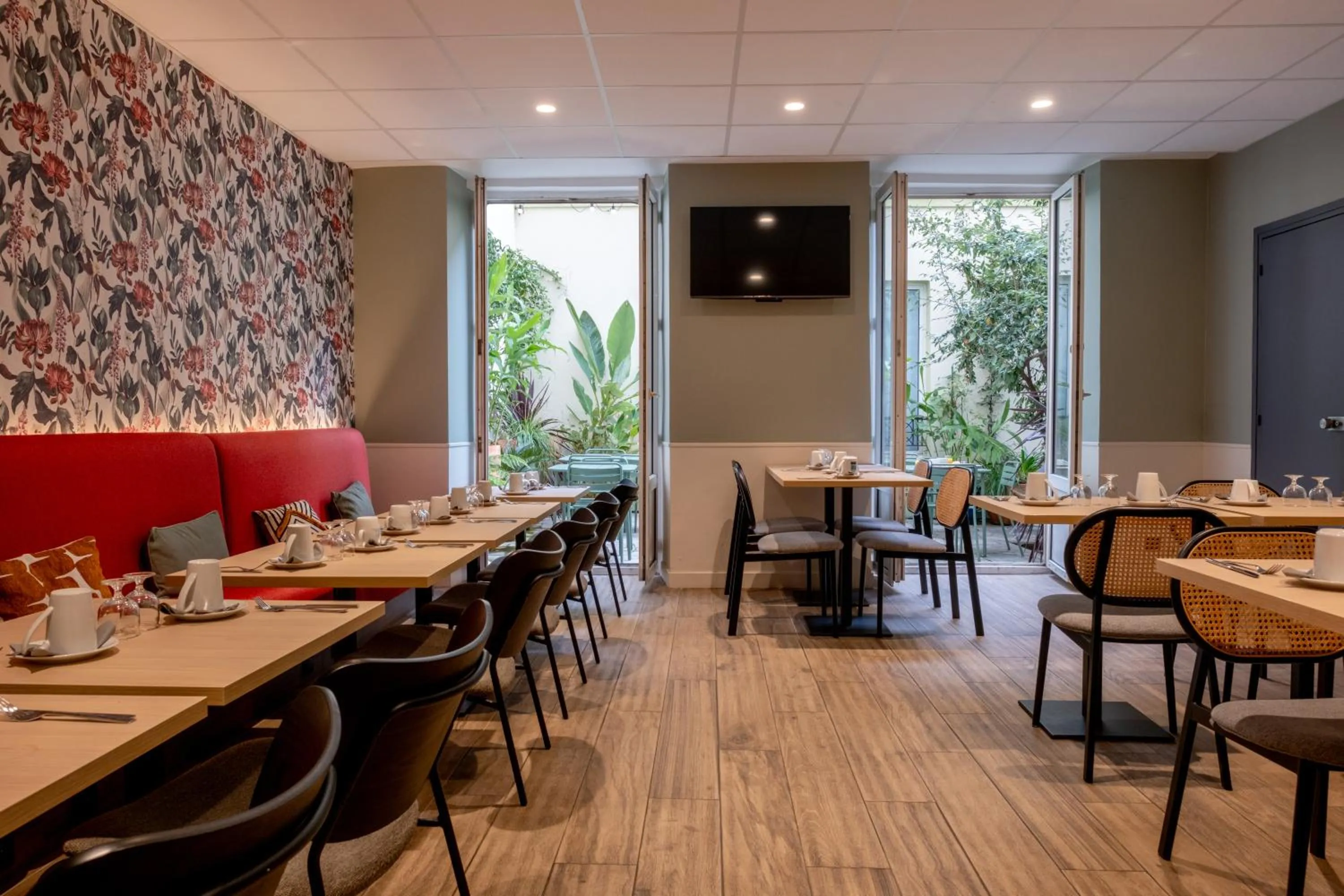 Kyriad Paris 10 - Canal Saint Martin - République