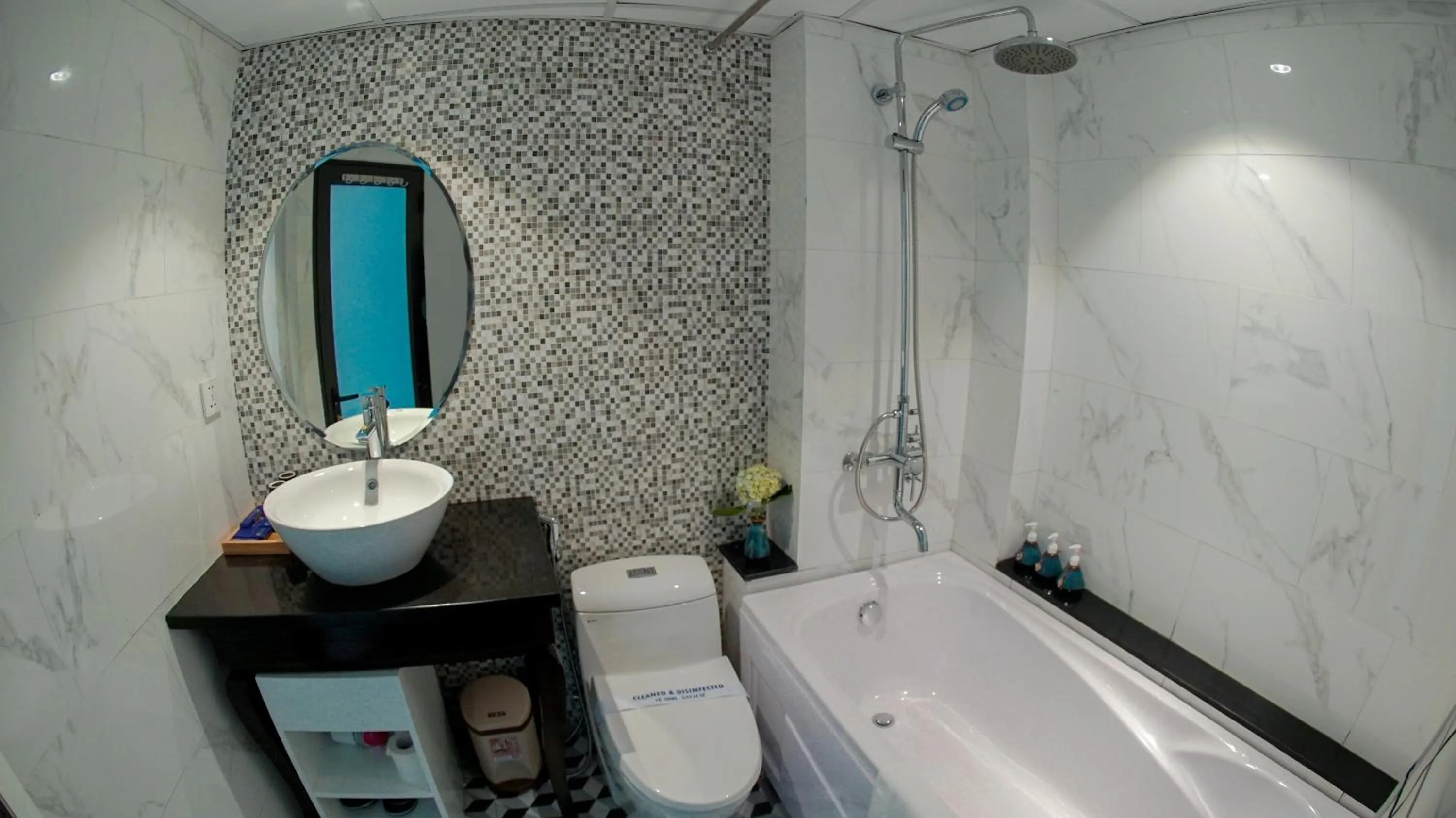 Bathroom in Hanoi La Castela Hotel