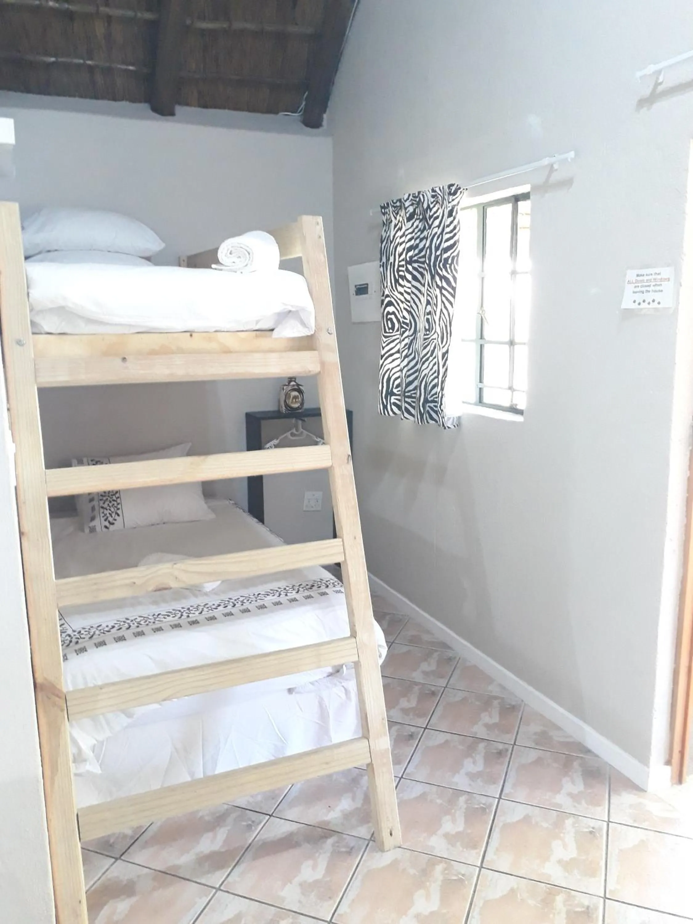 Photo of the whole room in HomeBase Kruger