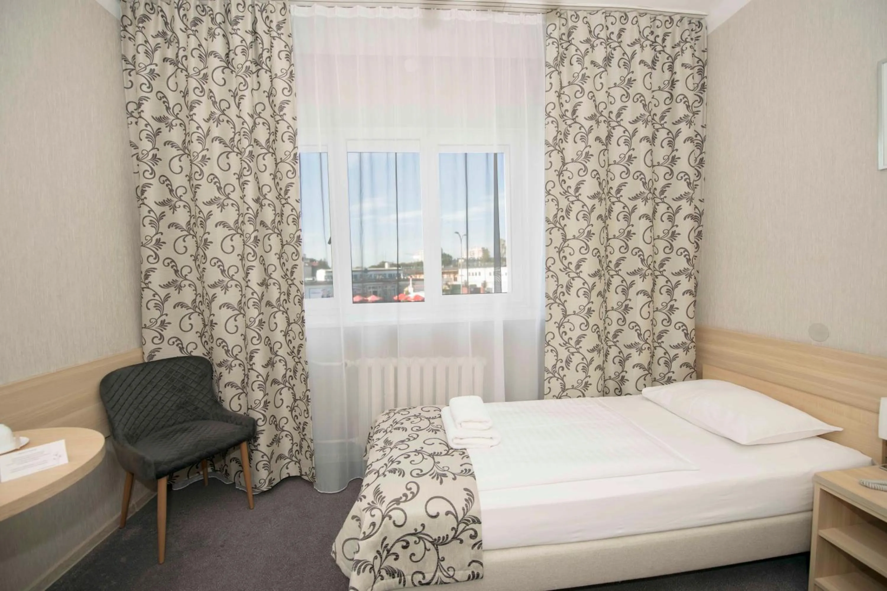 Seating area, Bed in Hotel Polonia