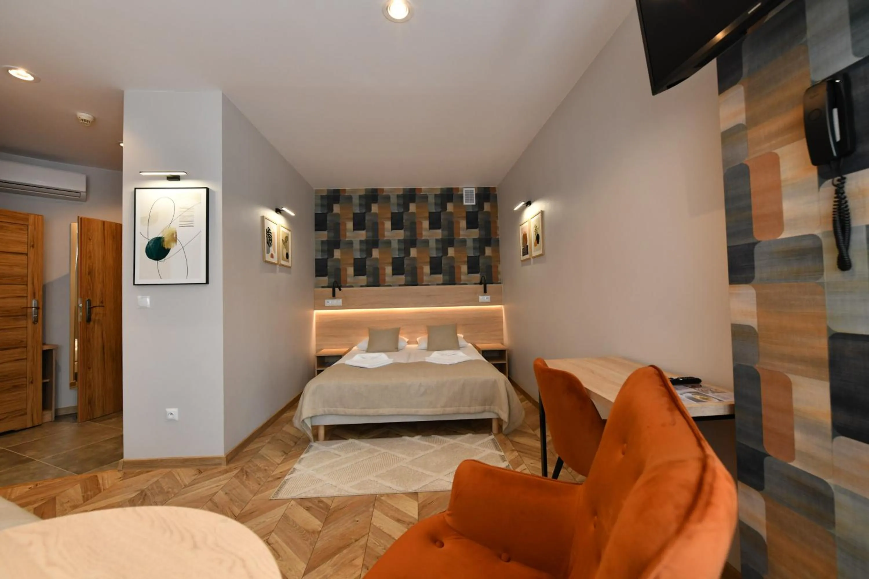 Seating area, Bed in Hotel Polonia