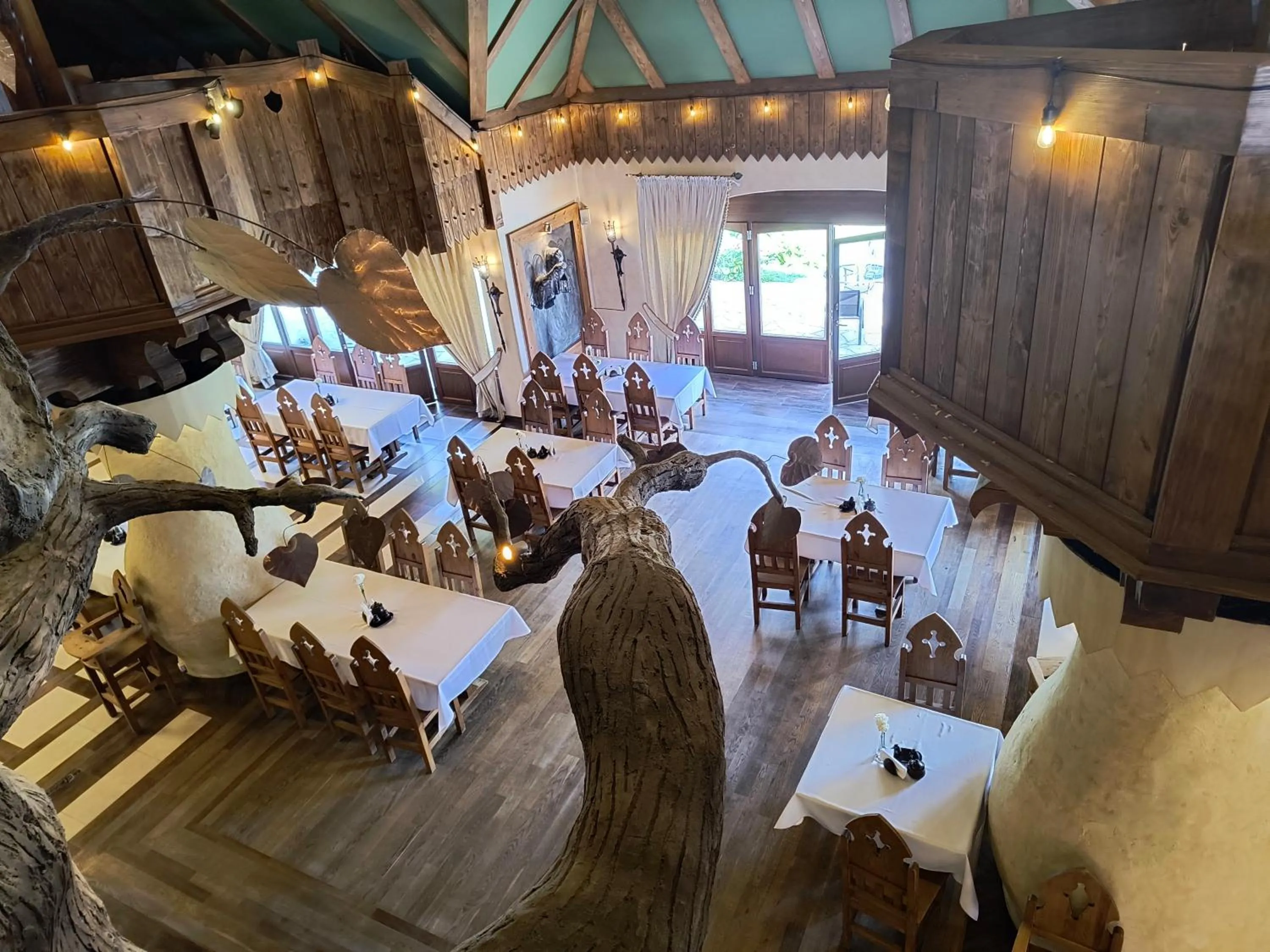 Restaurant/places to eat in Hotel Kasztel