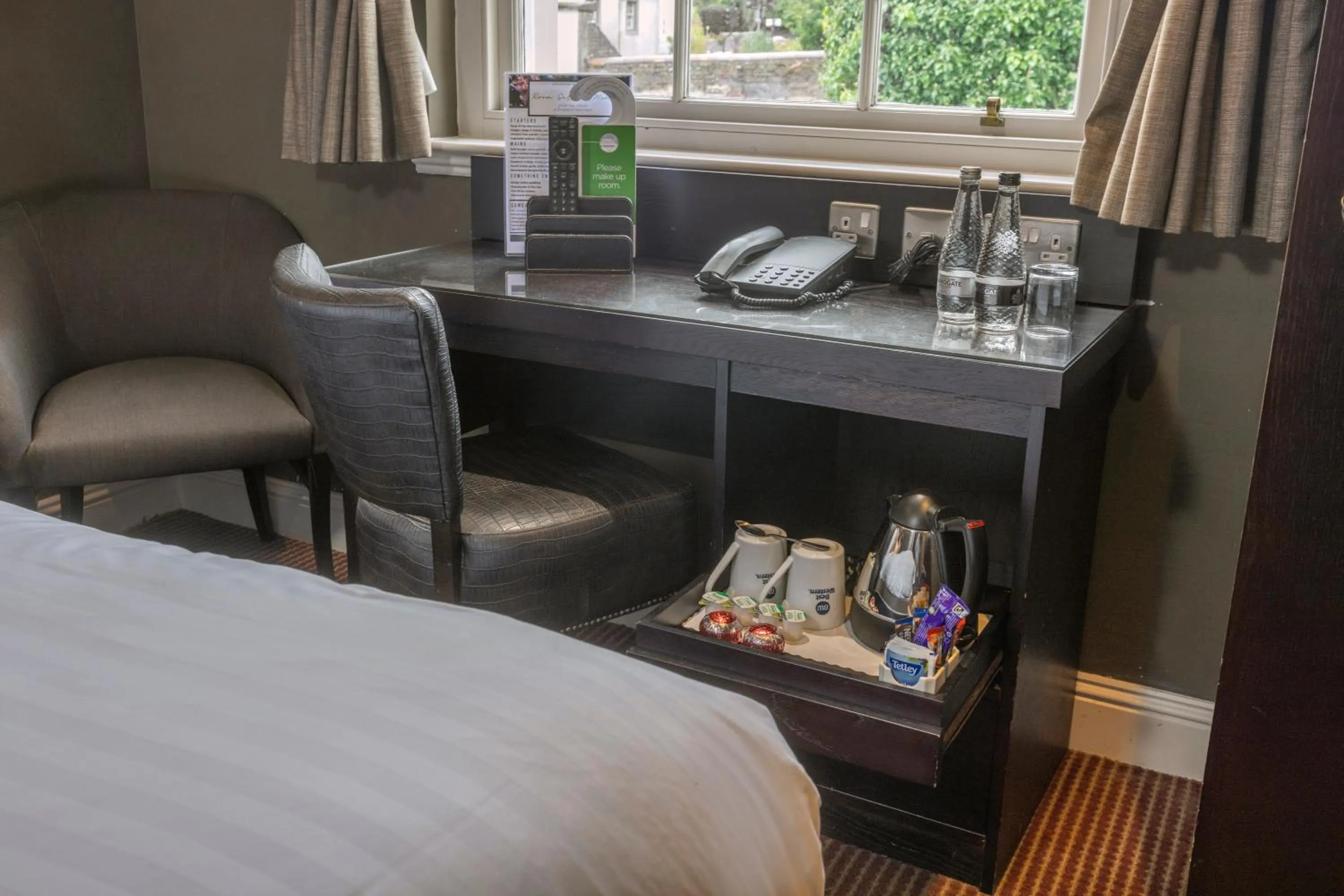 Bedroom, Bed in Eglinton Arms Hotel, BW Premier Collection