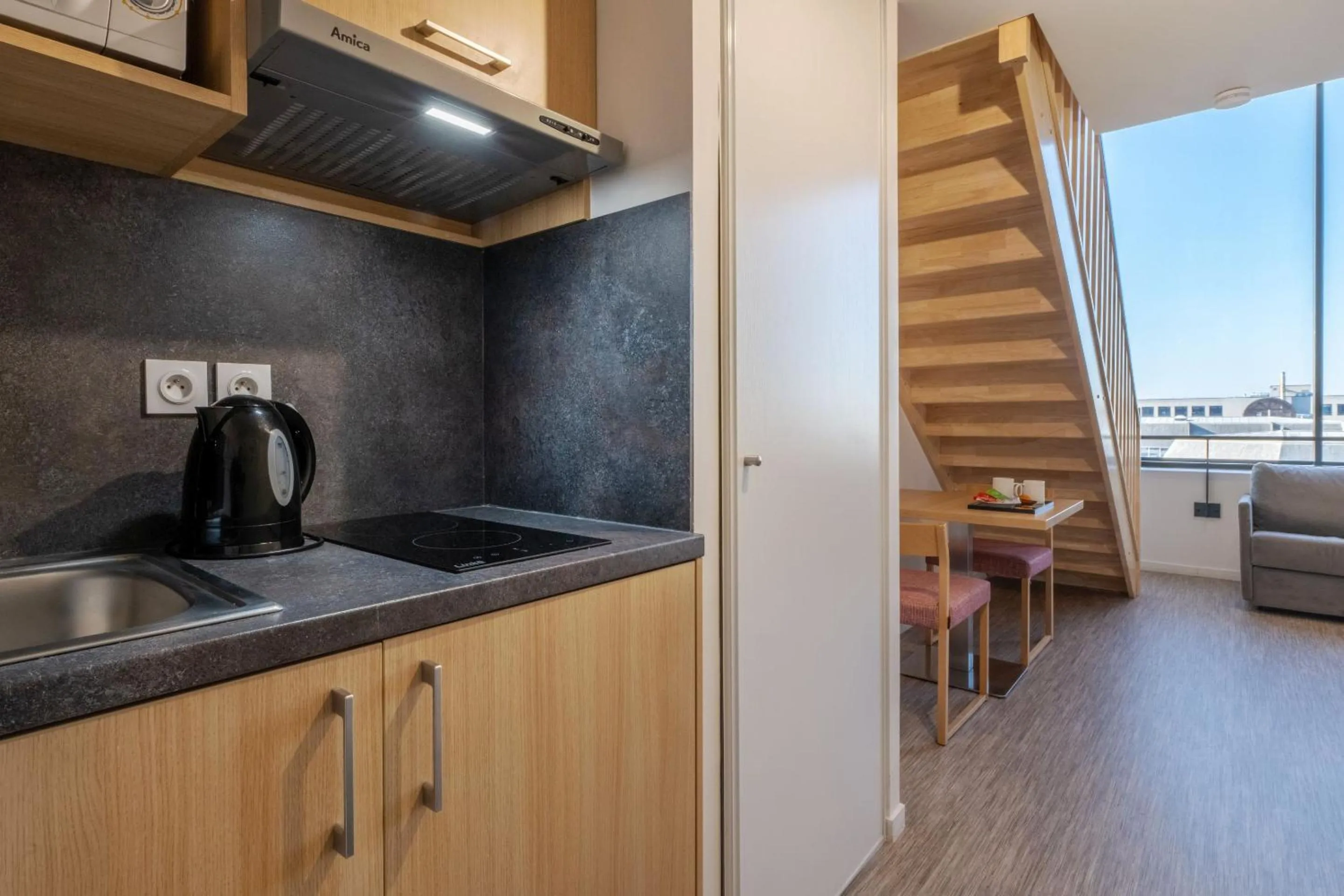 Kitchen or kitchenette in Appart'Hotel Odalys City - Nantes Cité des congrès