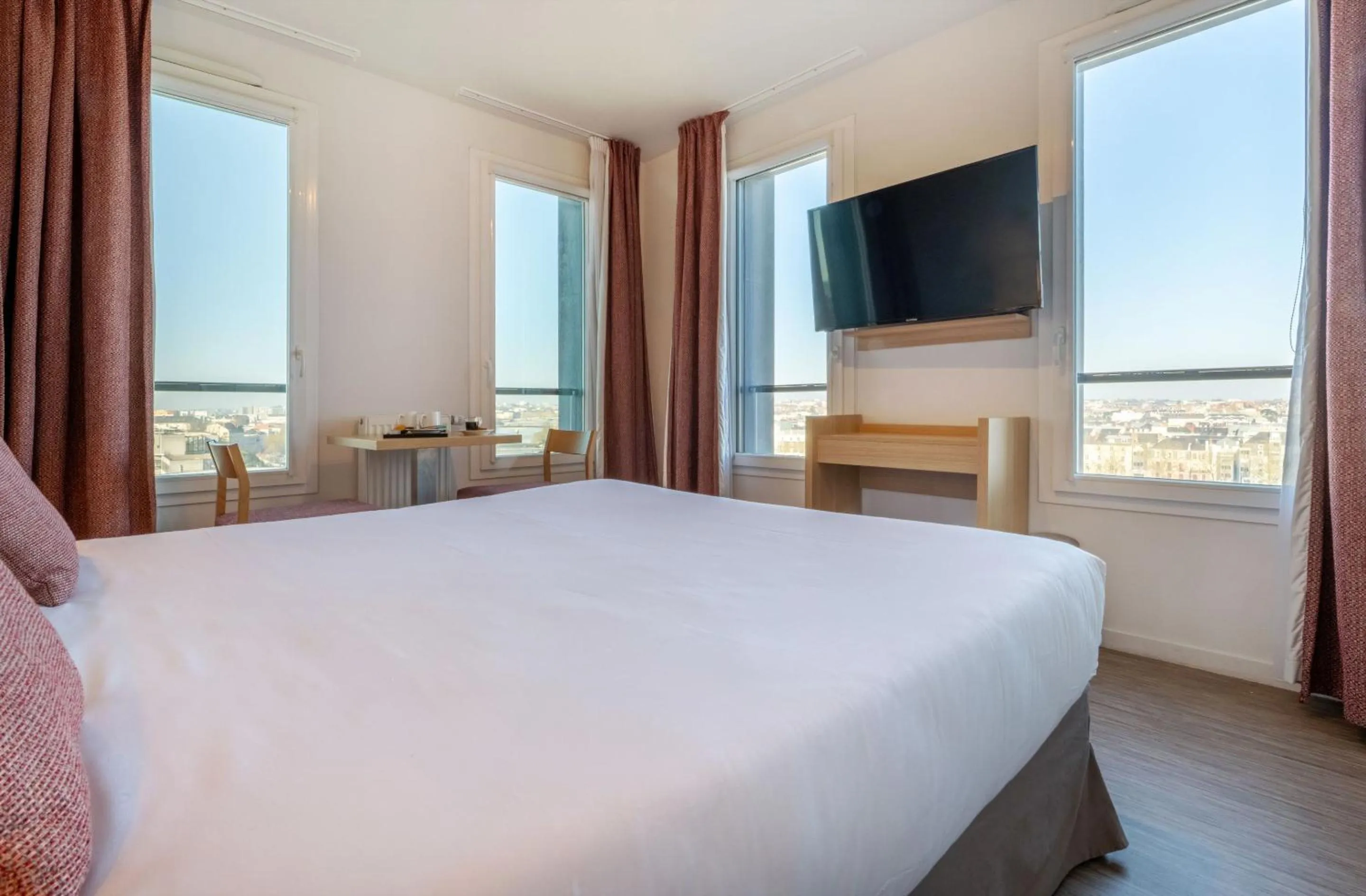 Bedroom, Bed in Appart'Hotel Odalys City - Nantes Cité des congrès