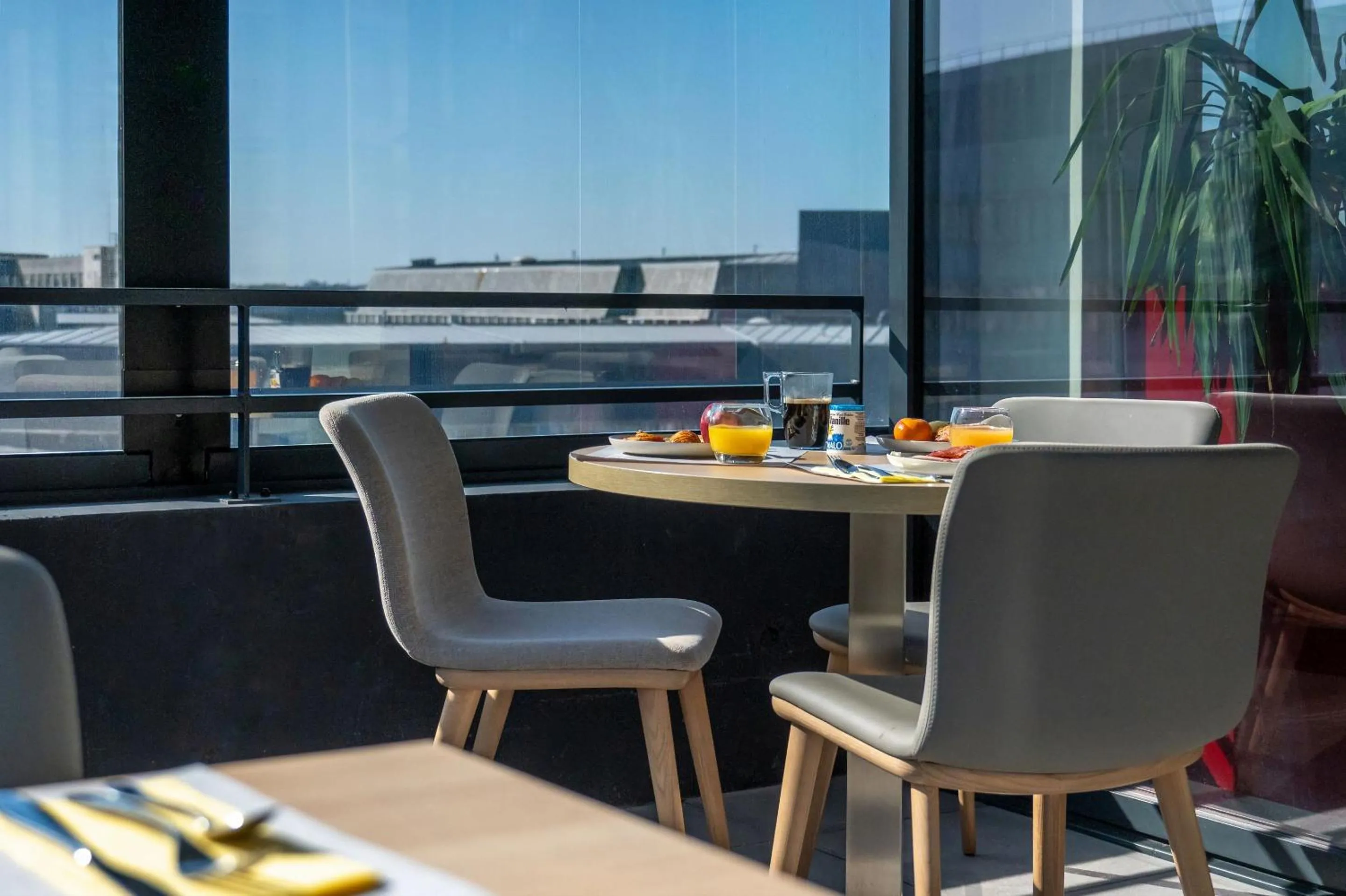 Breakfast in Appart'Hotel Odalys City - Nantes Cité des congrès