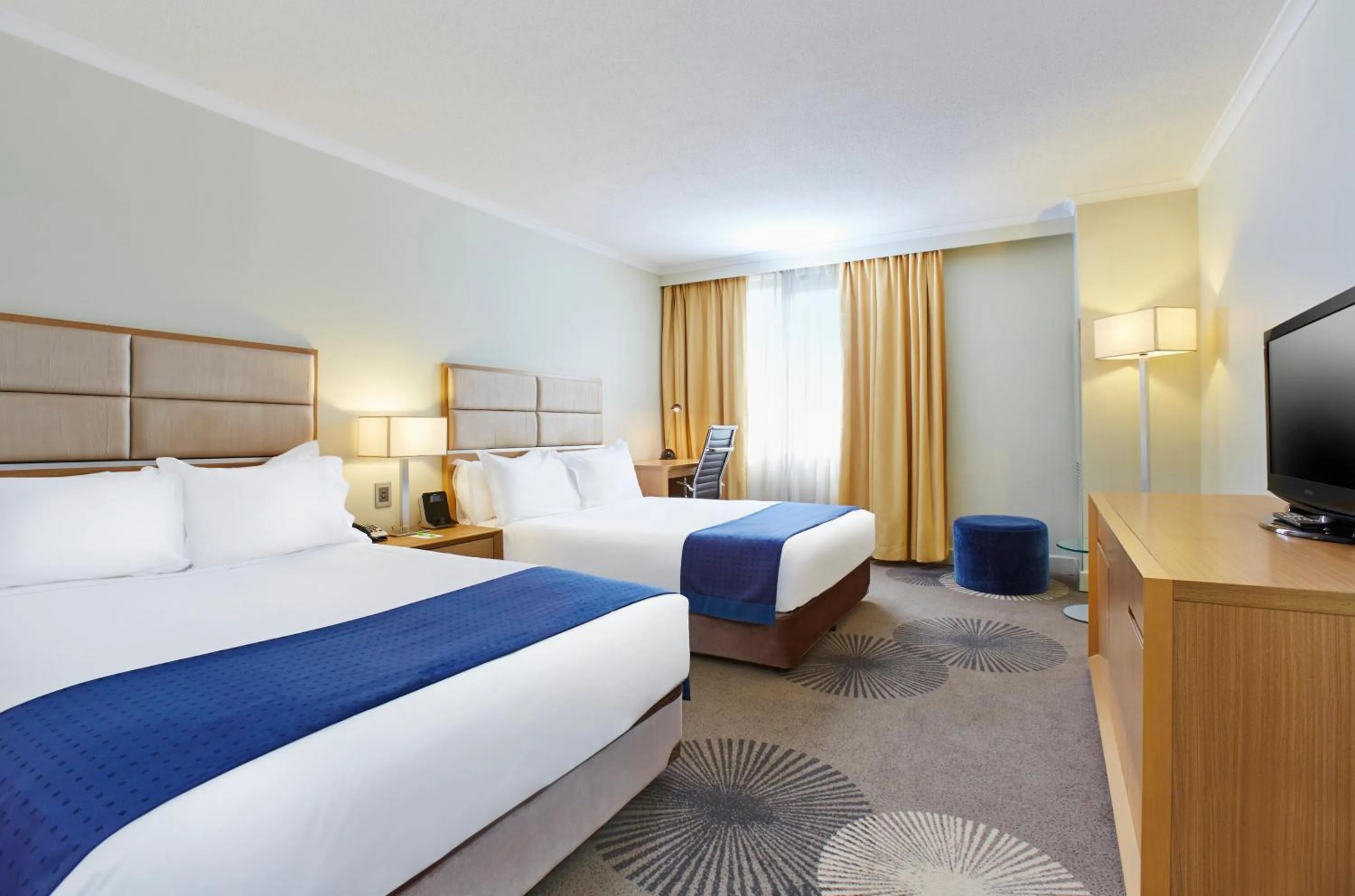 Photo of the whole room, Bed in Holiday Inn Parramatta by IHG