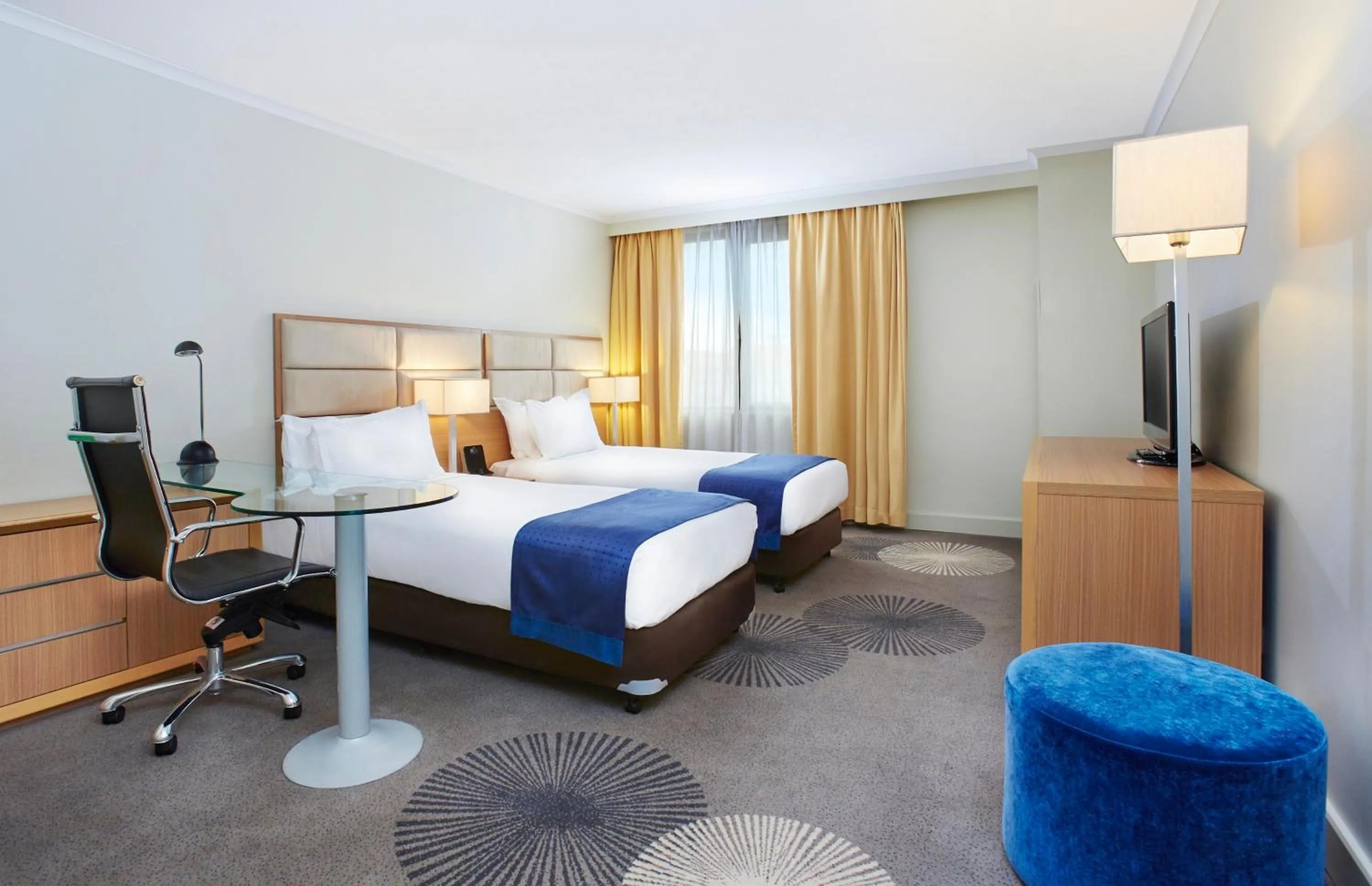 Photo of the whole room, Bed in Holiday Inn Parramatta by IHG