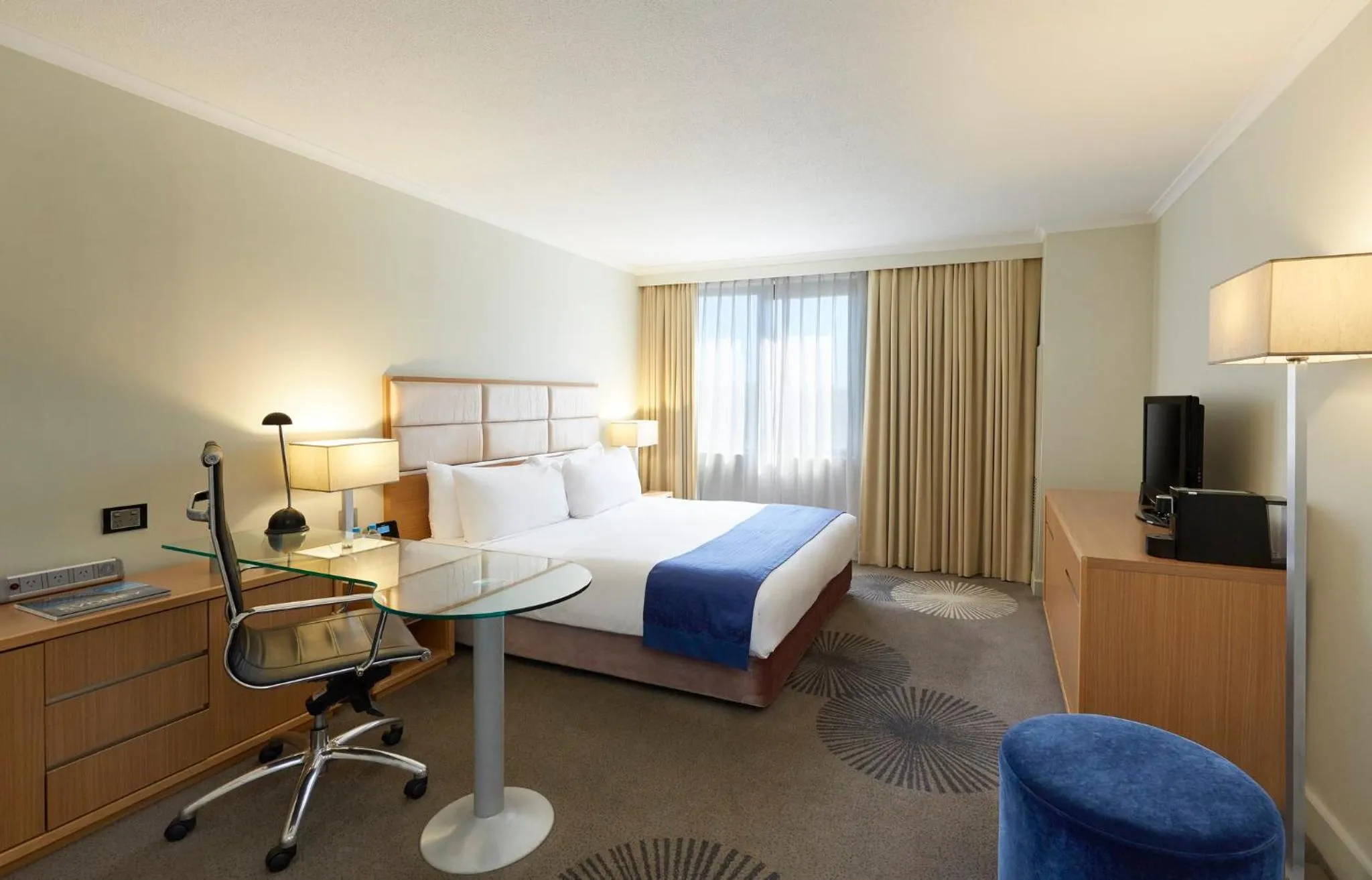 Photo of the whole room, Bed in Holiday Inn Parramatta by IHG