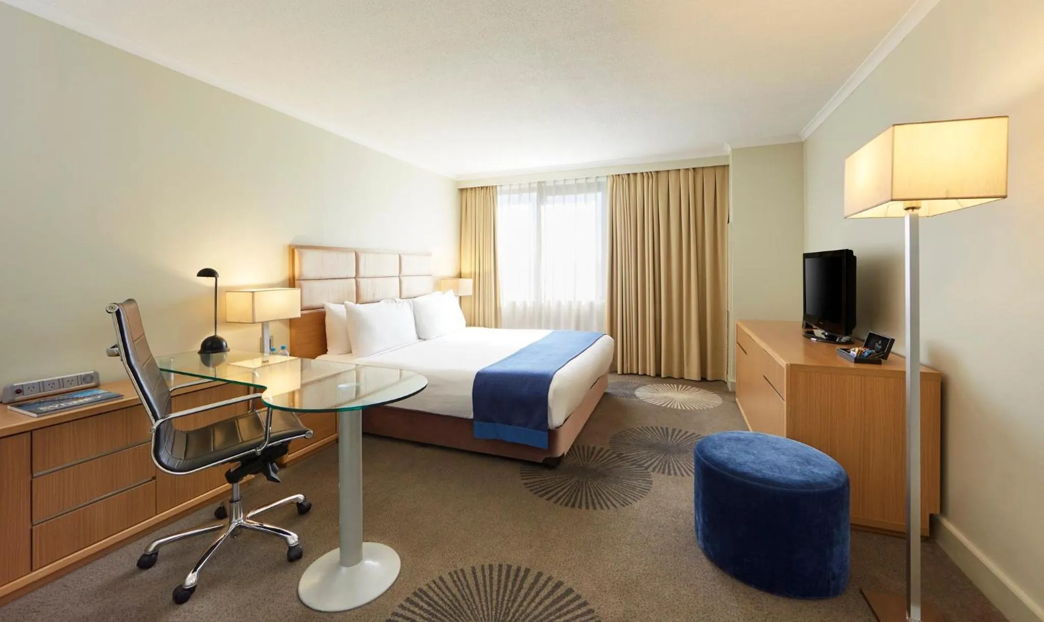 Photo of the whole room, Bed in Holiday Inn Parramatta by IHG