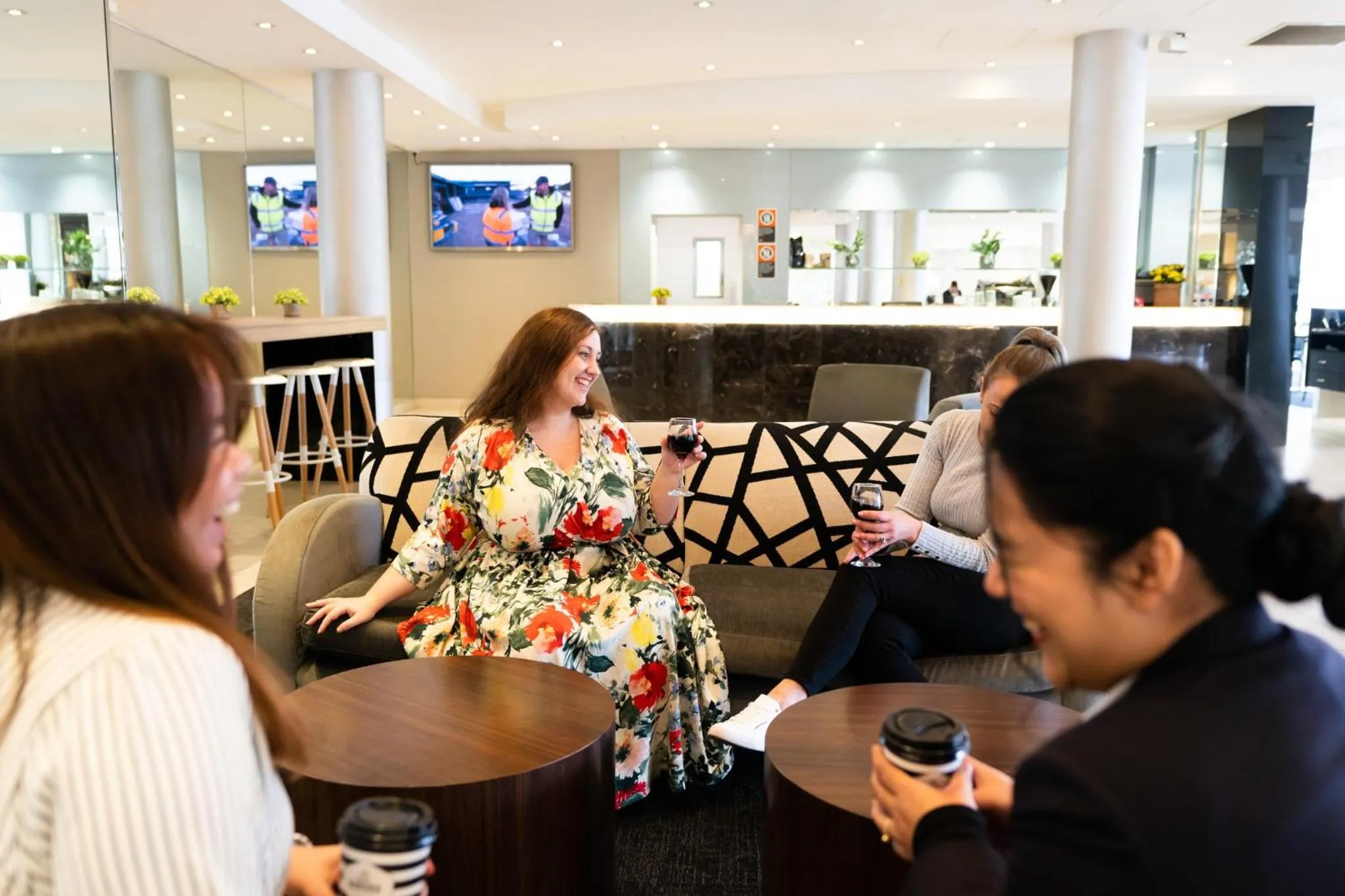 Lounge or bar in Holiday Inn Parramatta by IHG