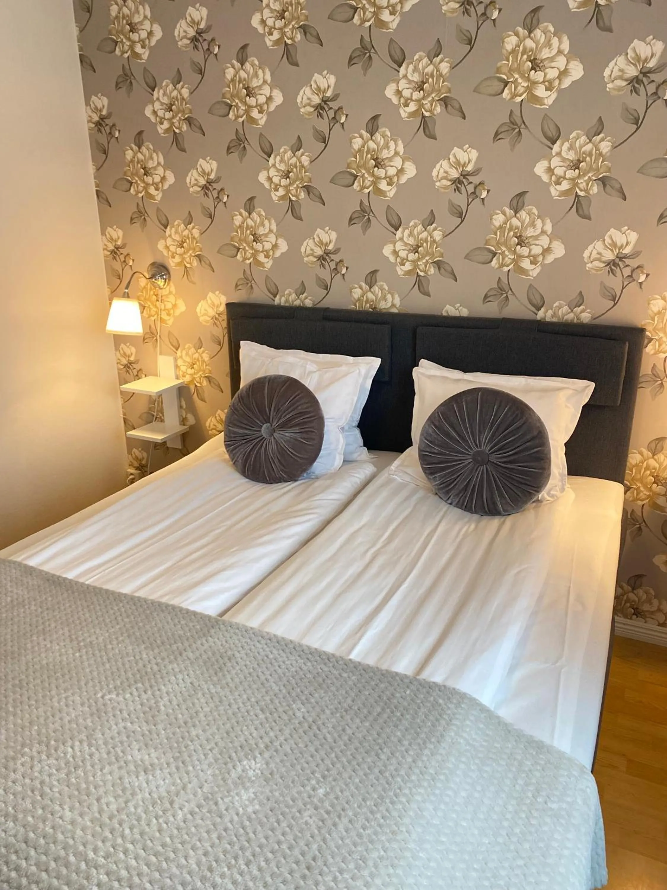 Bed in Smålandsstenar hotell