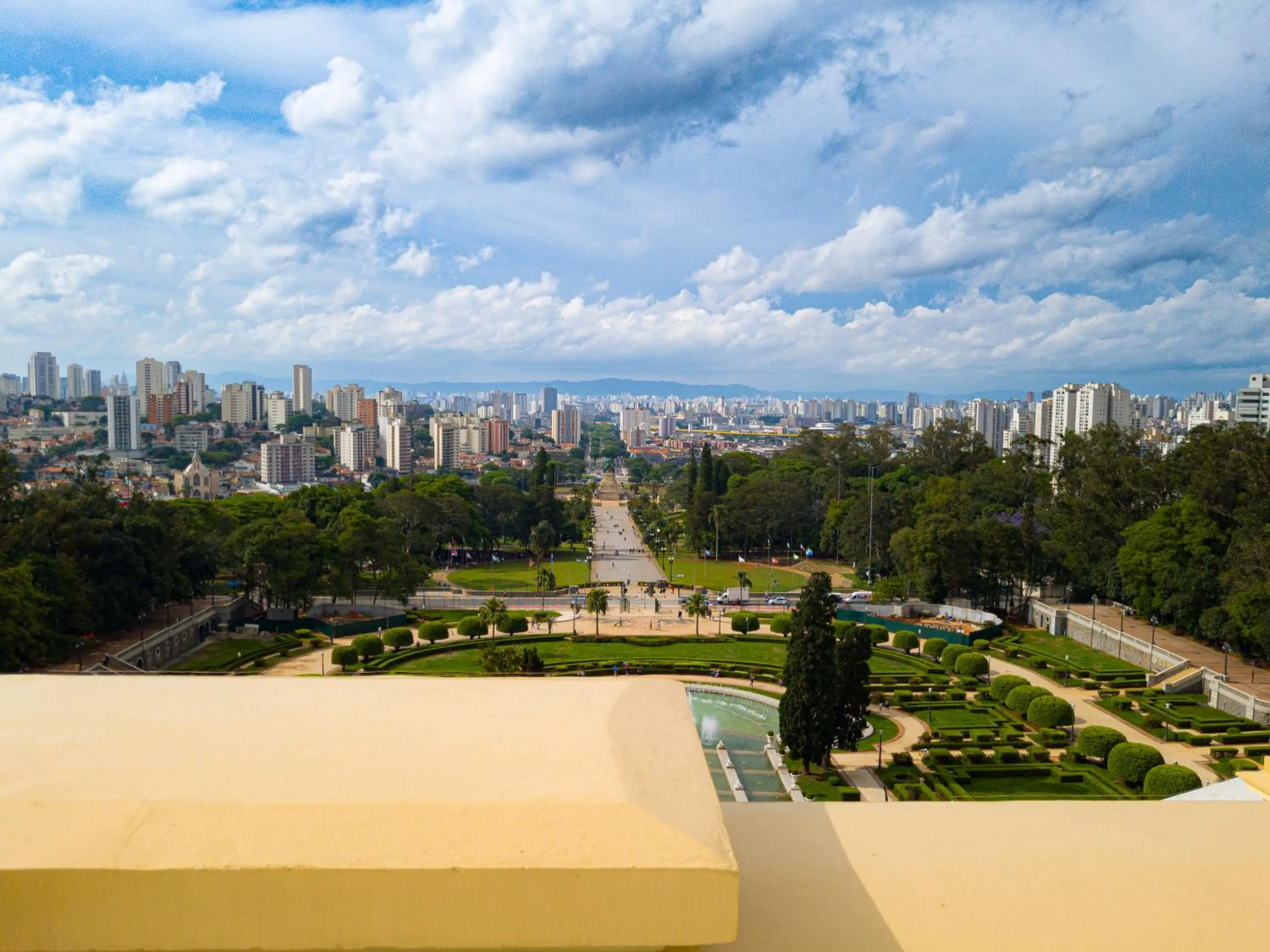 Restaurant/places to eat in Center Plaza Hotel