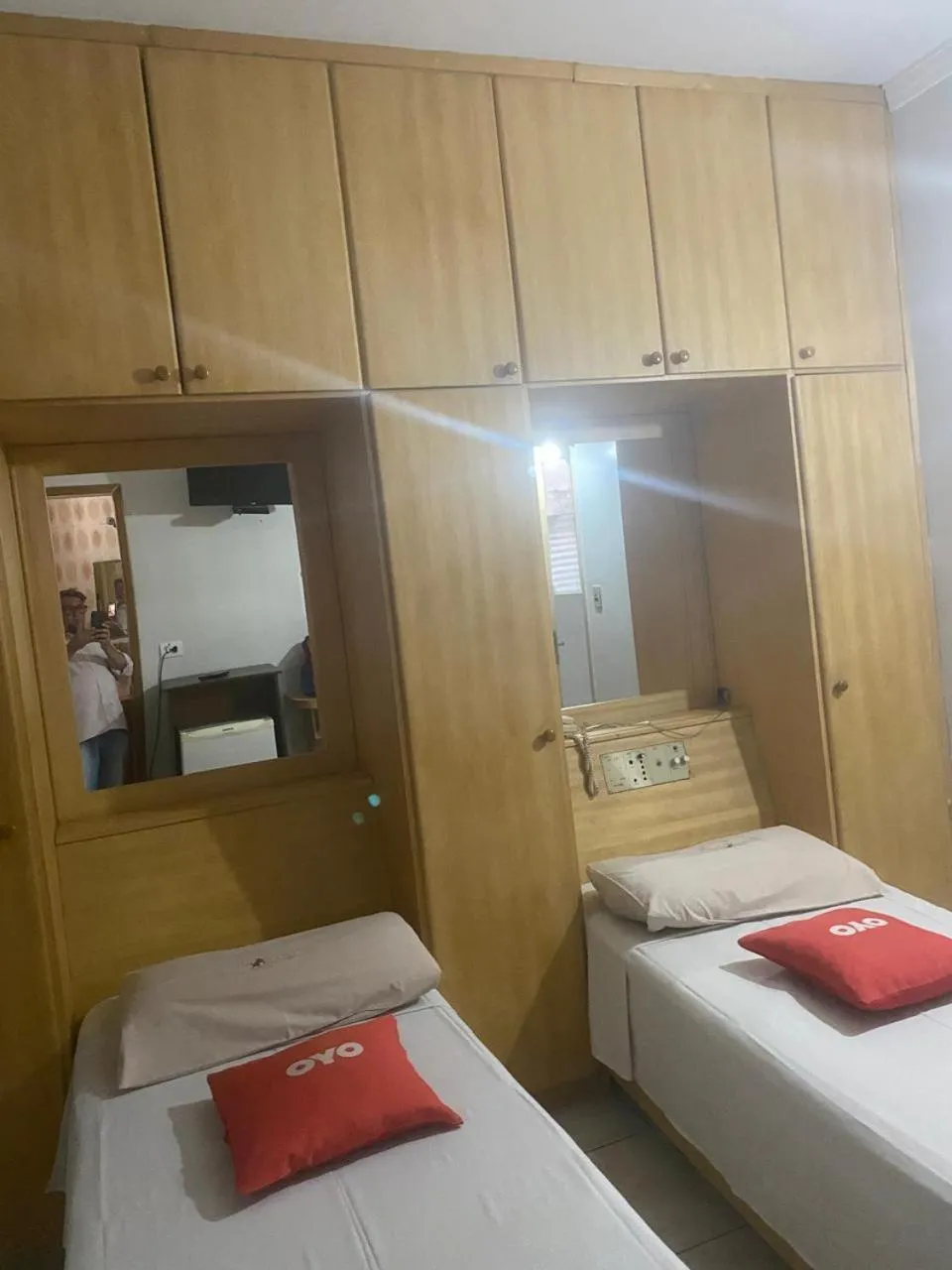 Bedroom, Bed in Center Plaza Hotel