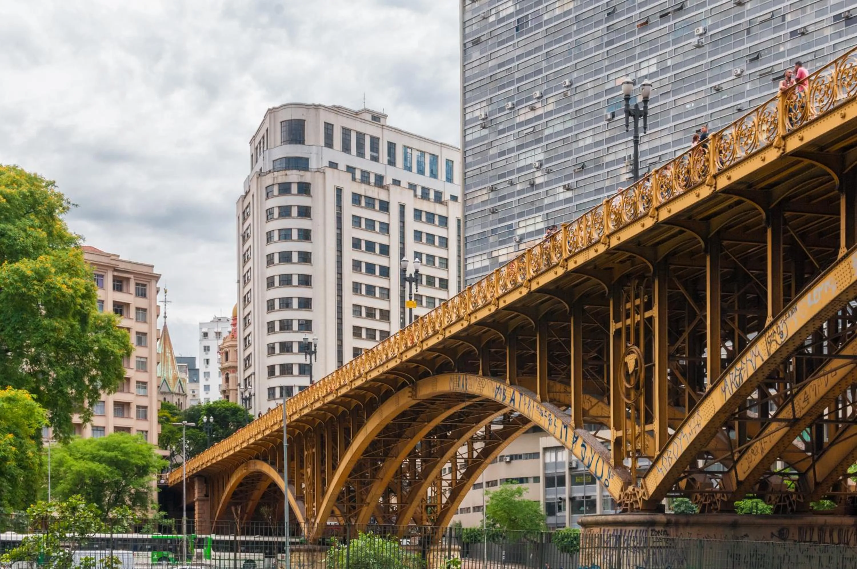 Restaurant/places to eat in Center Plaza Hotel