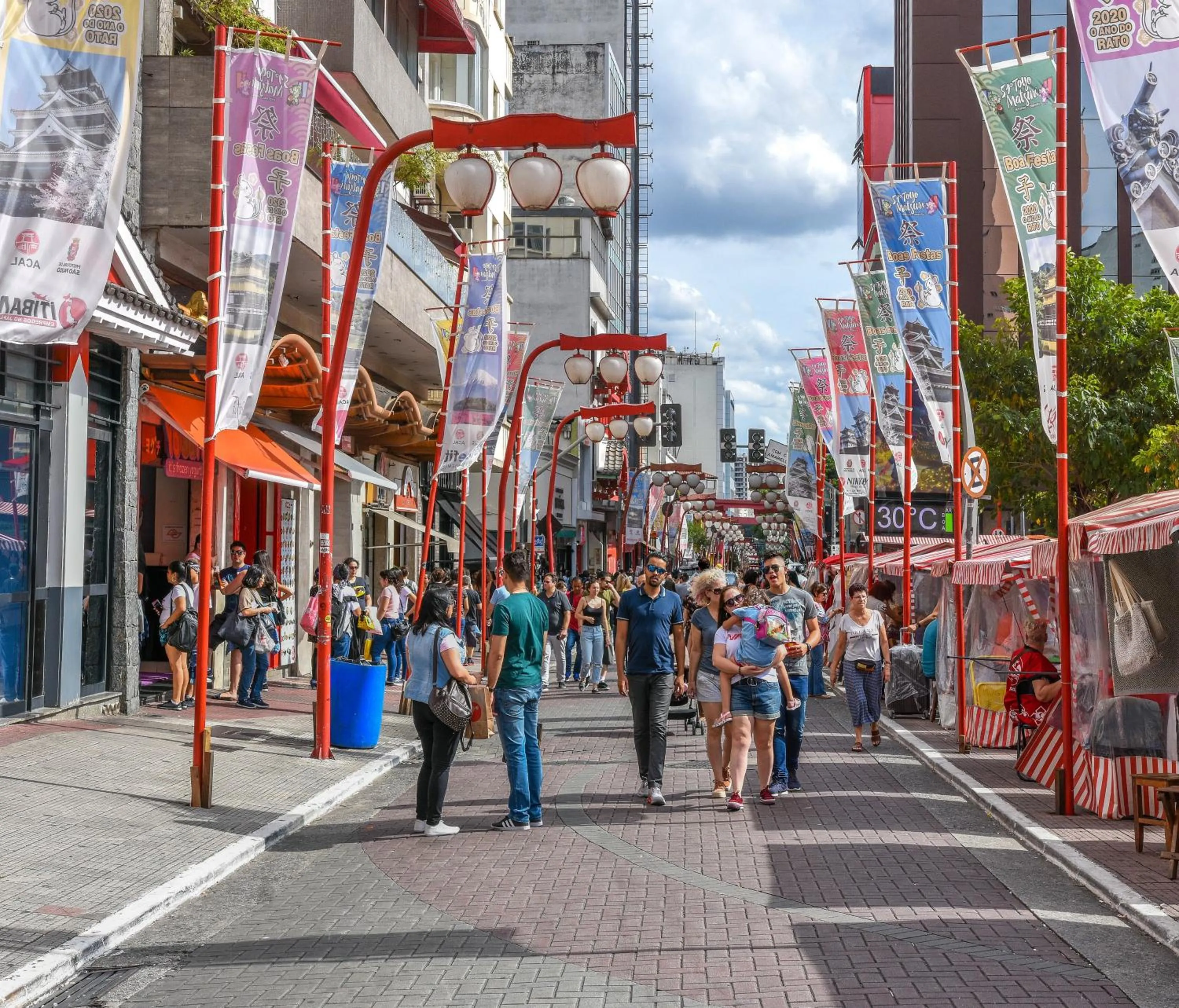 Restaurant/places to eat in Center Plaza Hotel