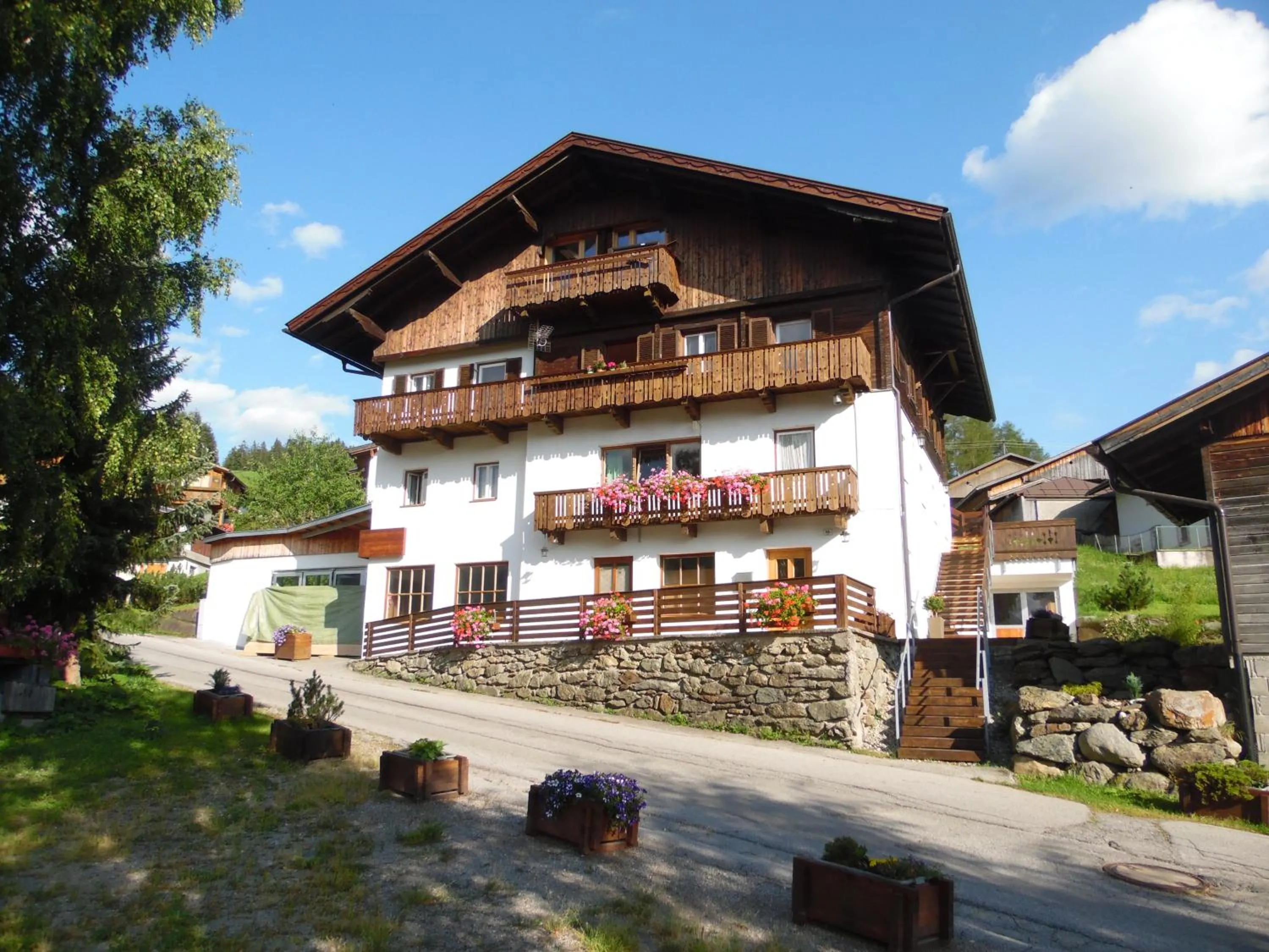 Facade/entrance in Bella Vista Lodge