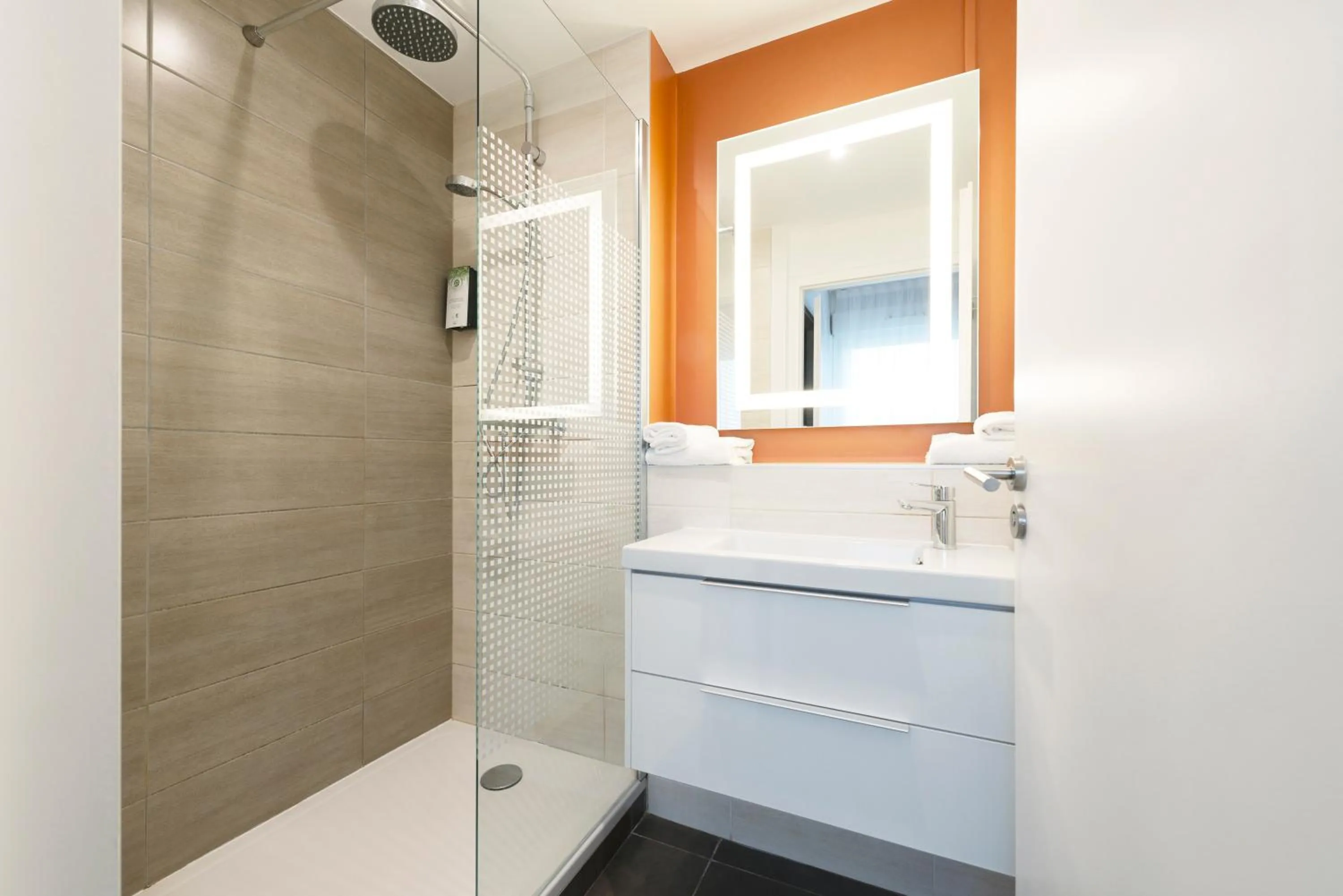 Shower in Campanile Metz Nord - Talange