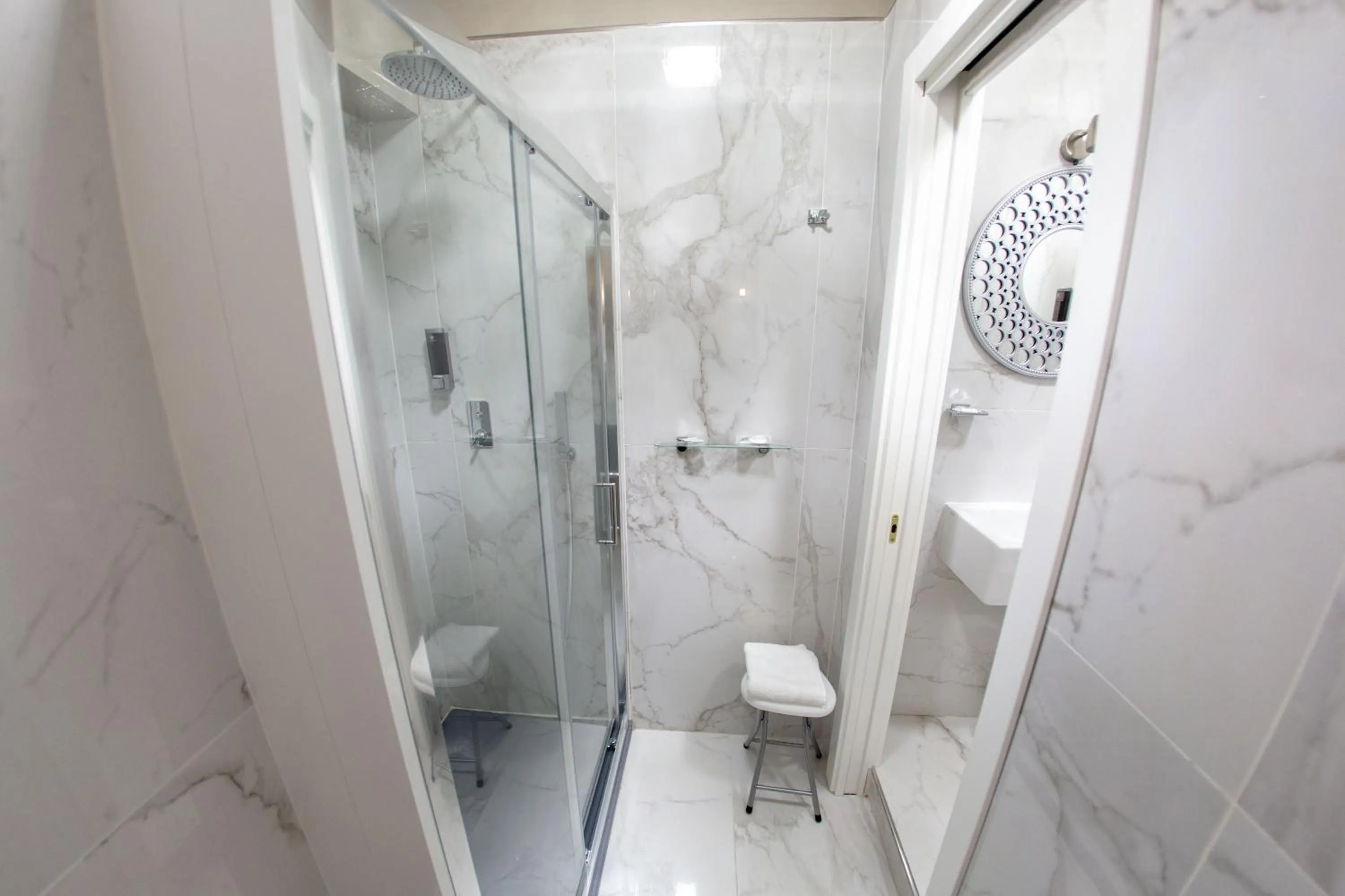 Leone Camere D'autore - CHIAIA