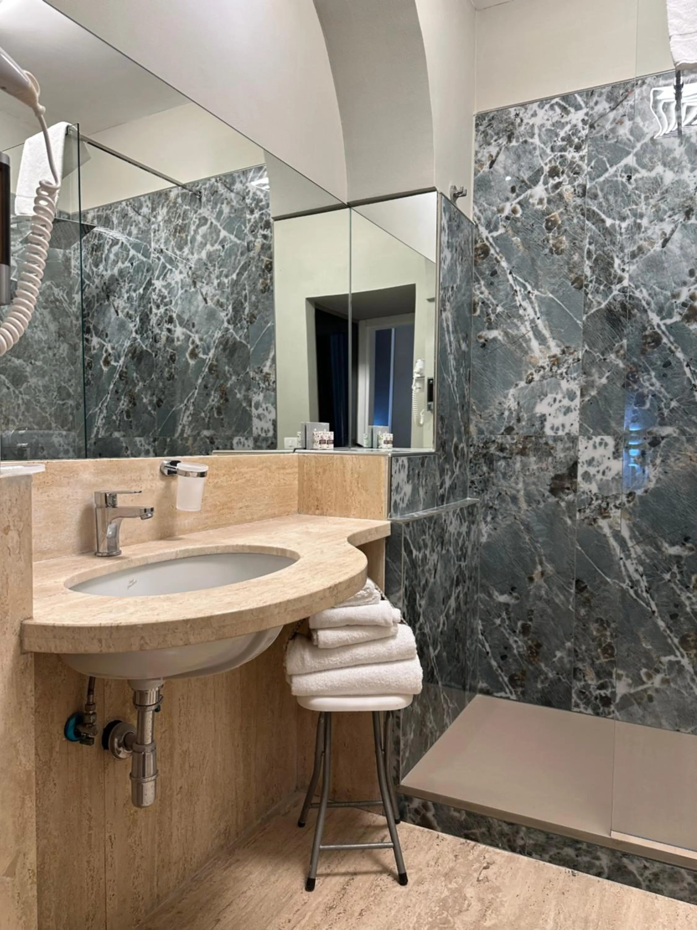 Leone Camere D'autore - CHIAIA