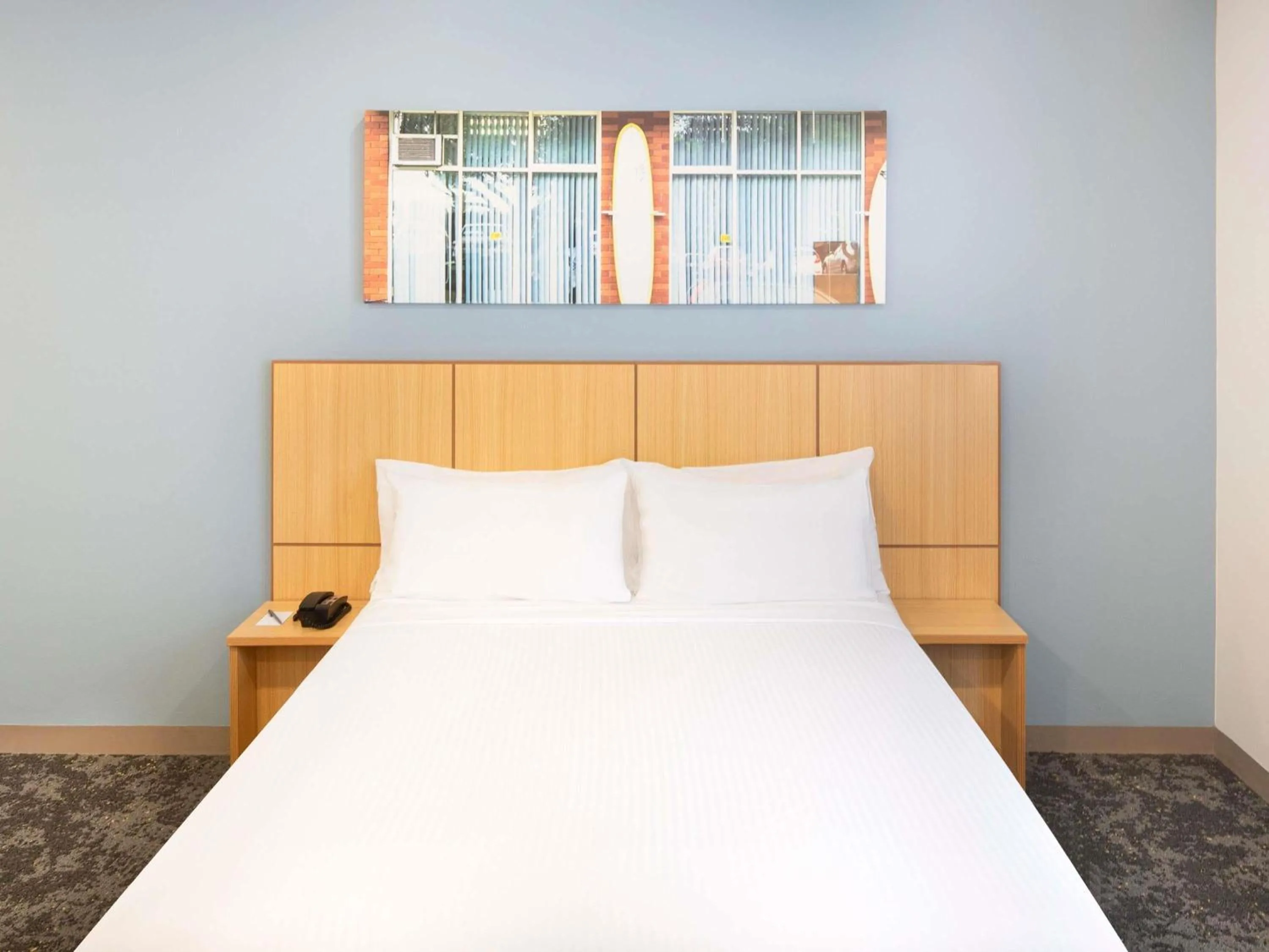 Bedroom, Bed in Mercure Sydney Manly Warringah