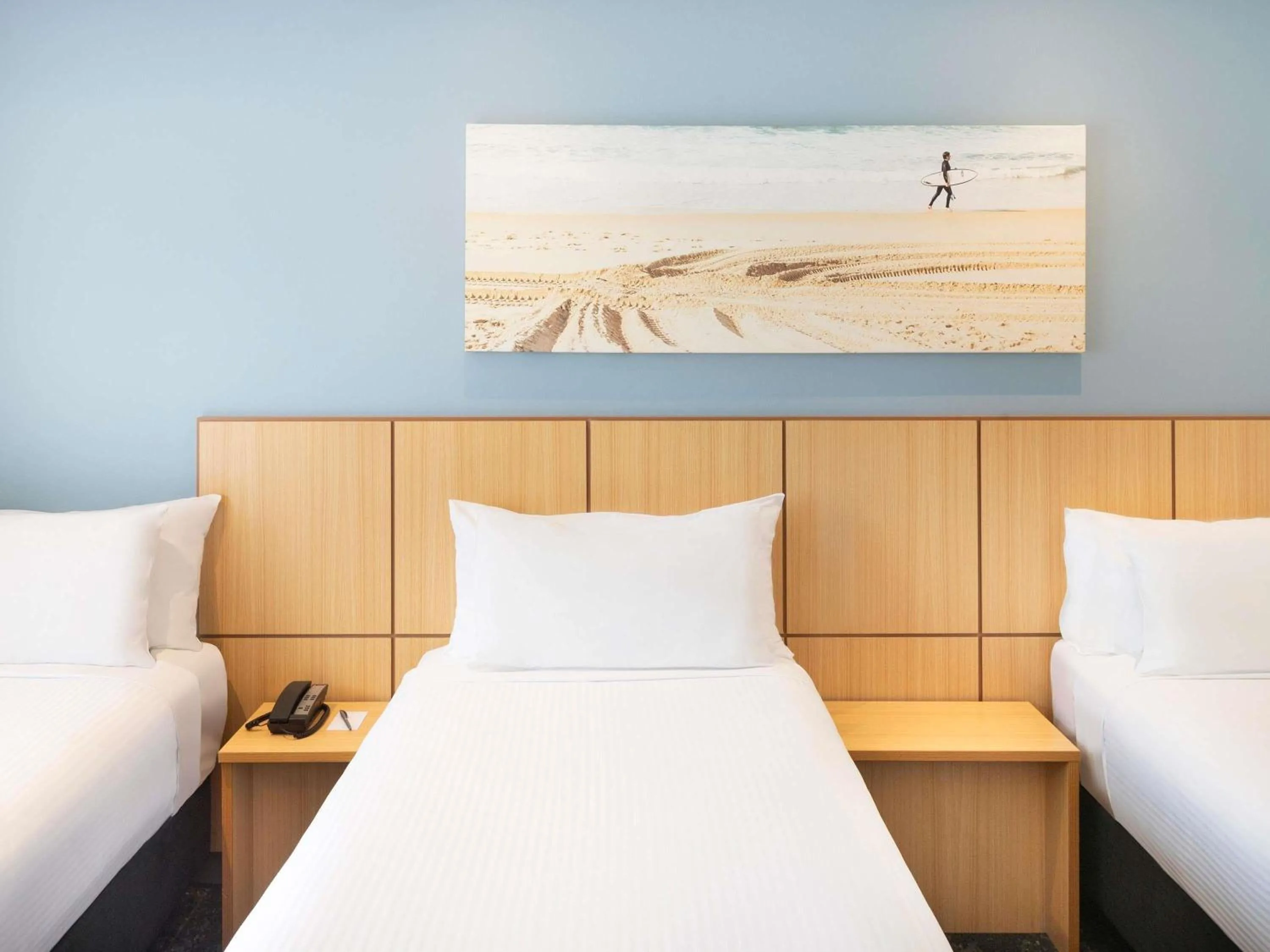 Bedroom, Bed in Mercure Sydney Manly Warringah