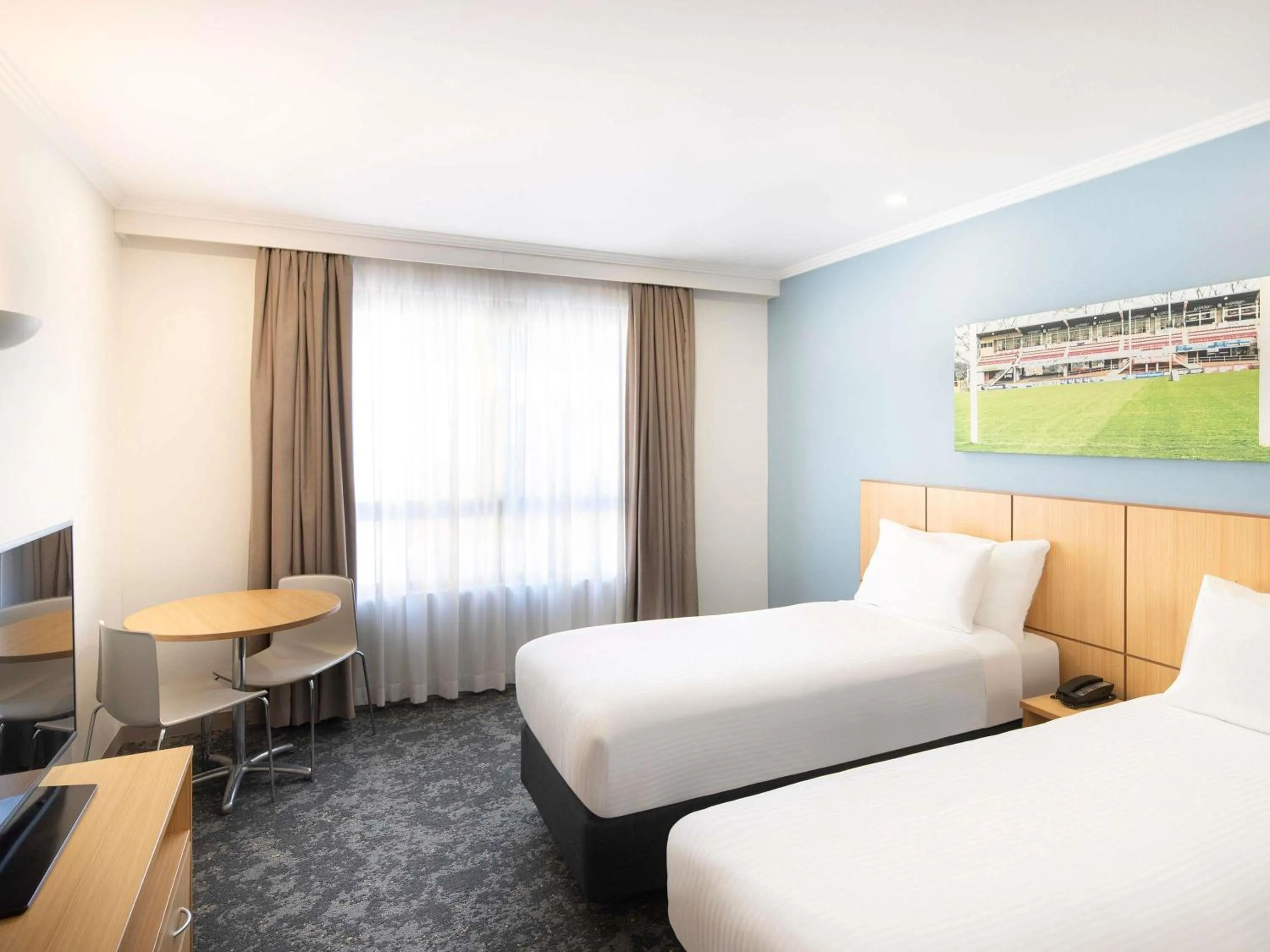 Bedroom, Bed in Mercure Sydney Manly Warringah