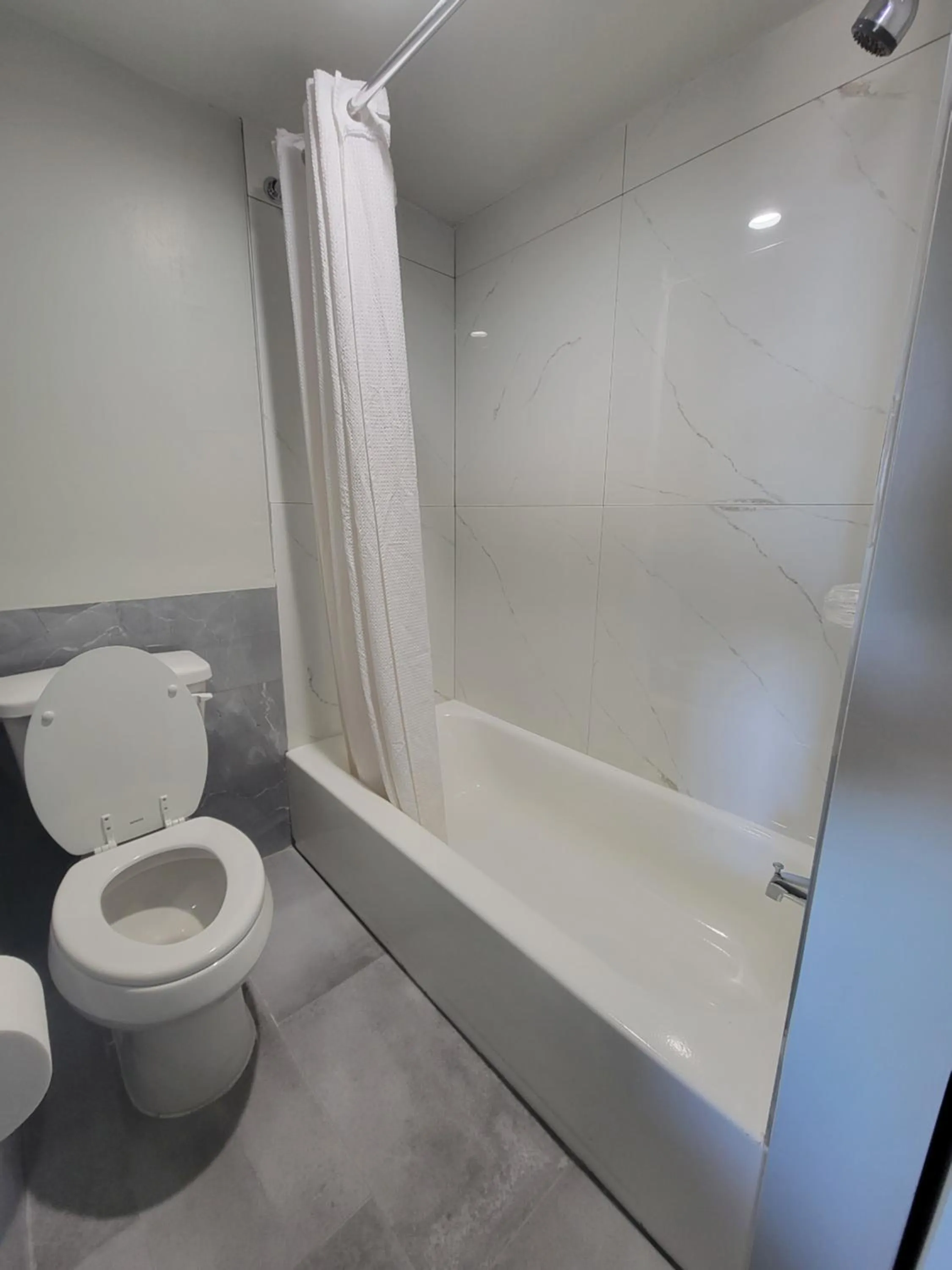 Shower in Maxim III Motel