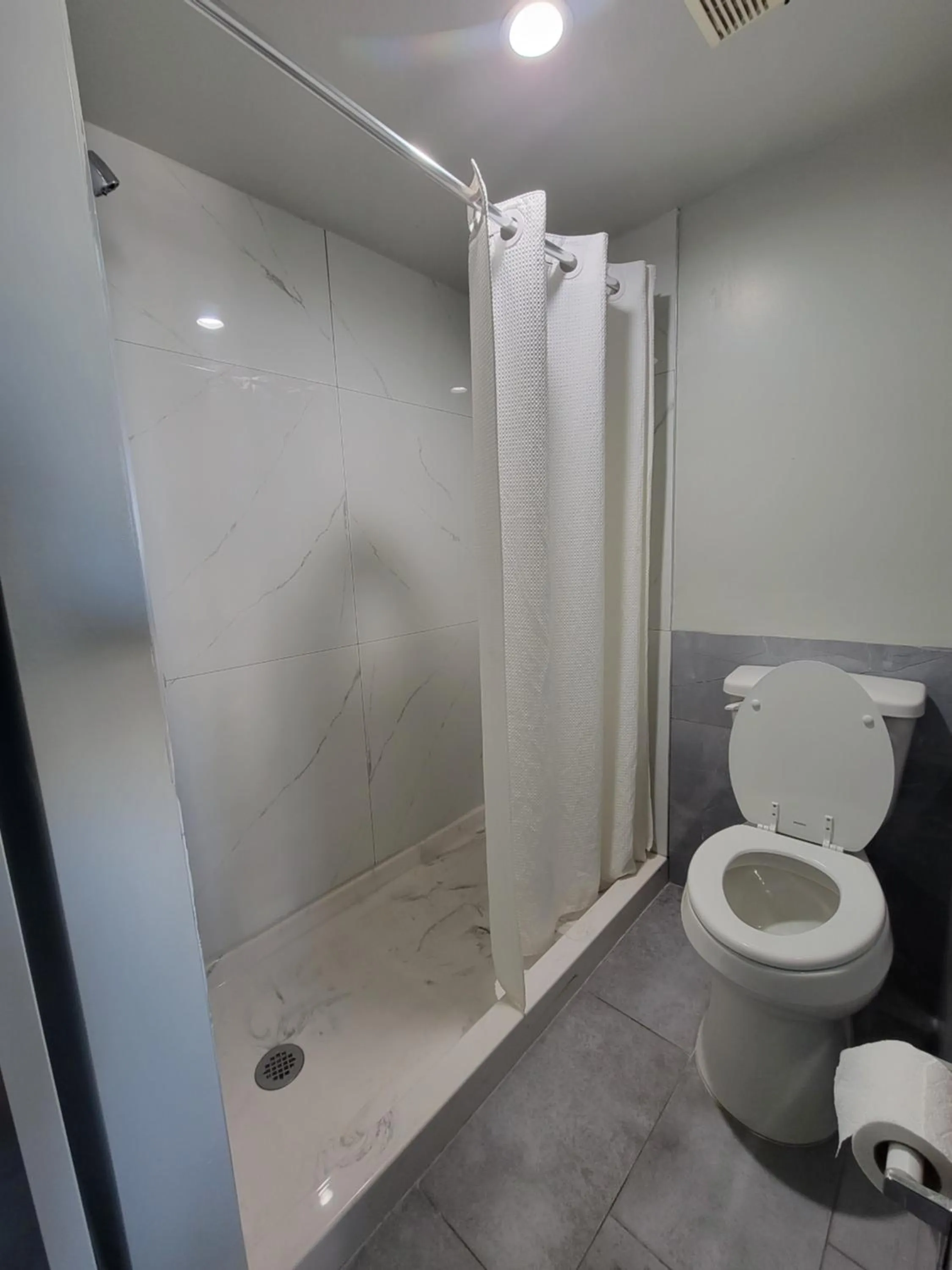 Shower in Maxim III Motel