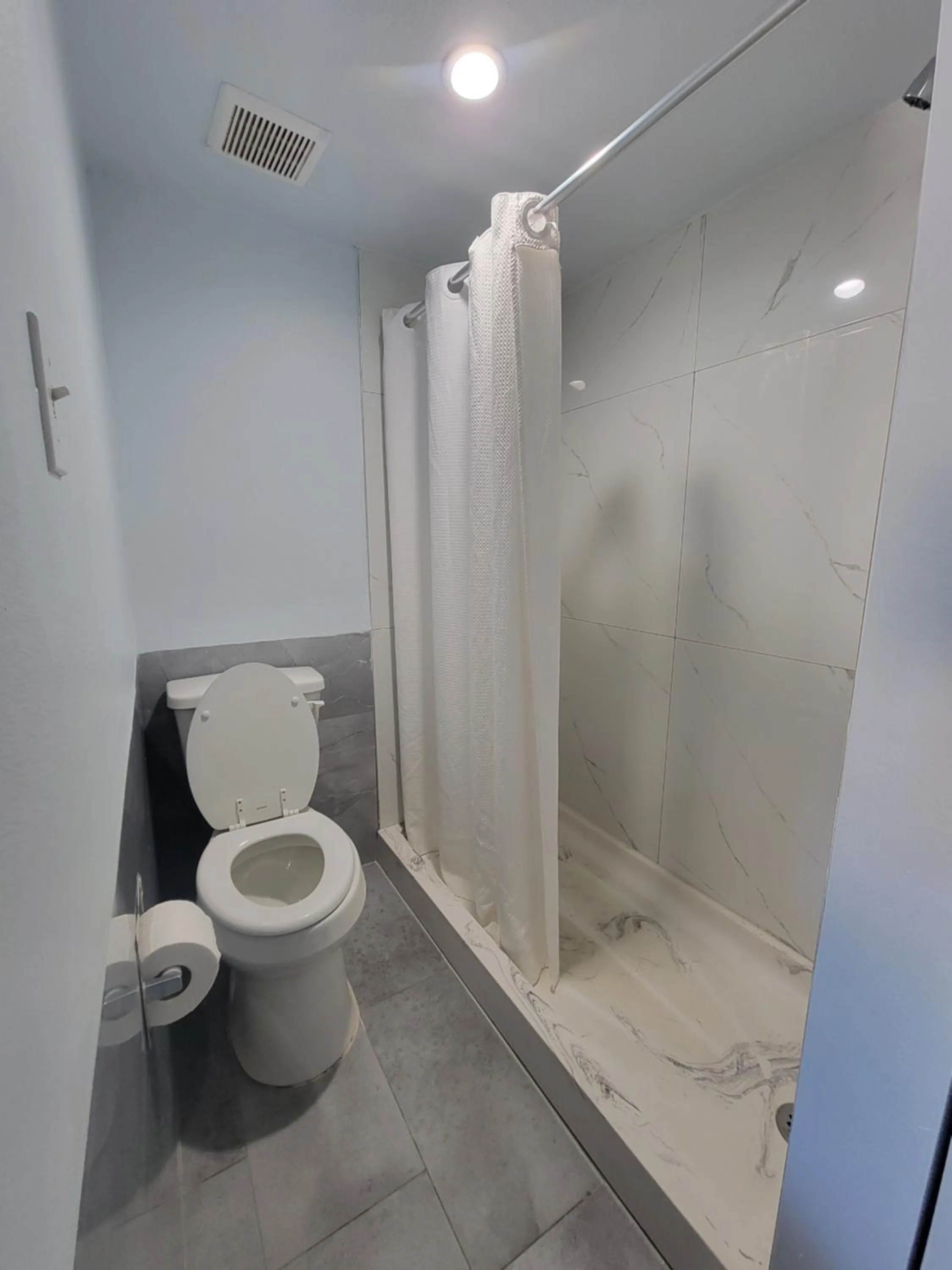 Shower in Maxim III Motel