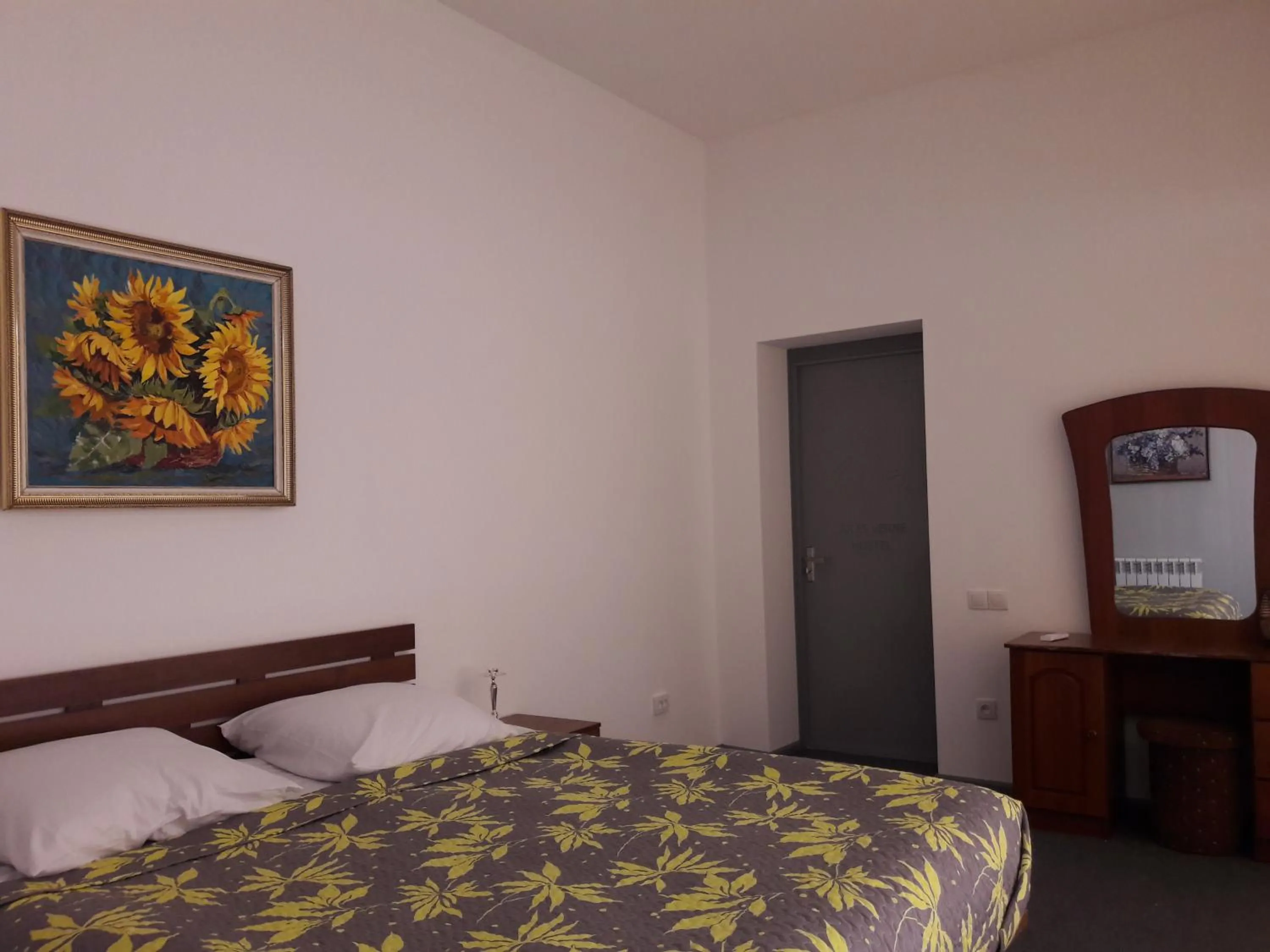 Photo of the whole room, Bed in Jules Verne Hostel