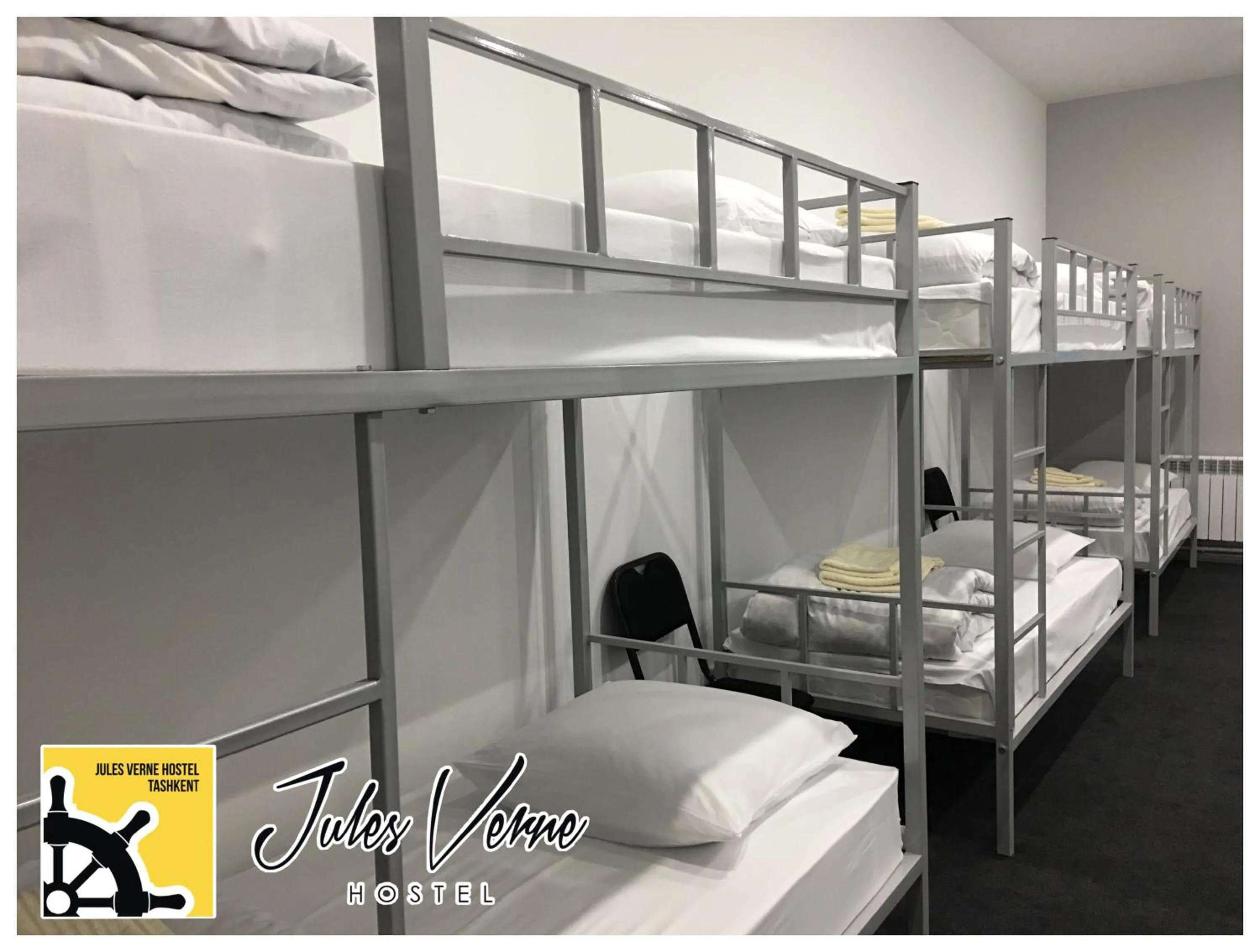 bunk bed, Bed in Jules Verne Hostel