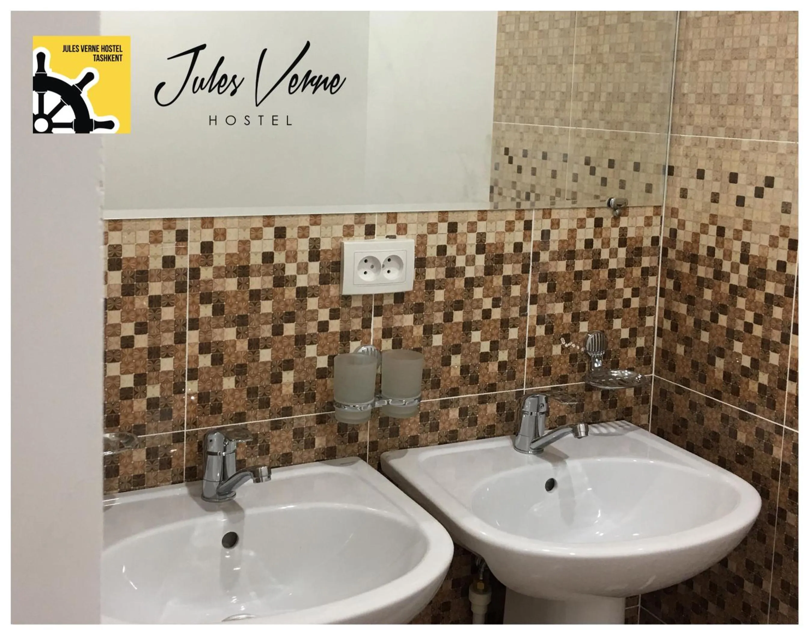 Shower in Jules Verne Hostel