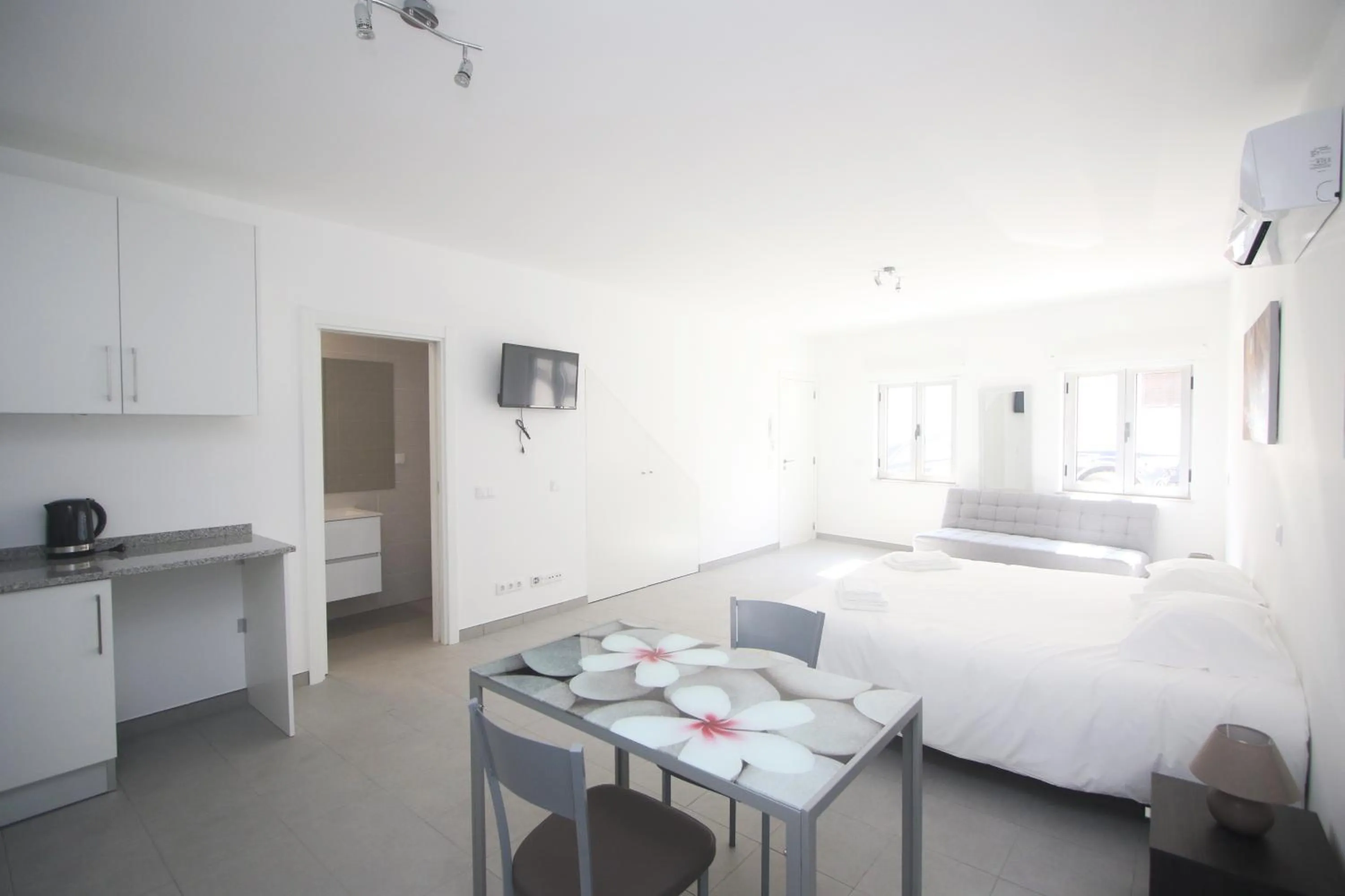 Bedroom, Bed in Guest House Lovely Swan