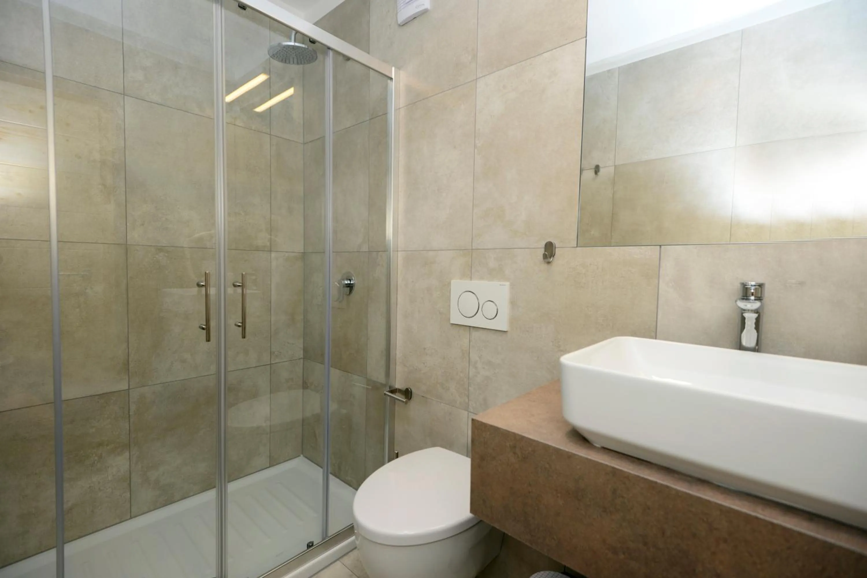 Shower in Vila Alpina