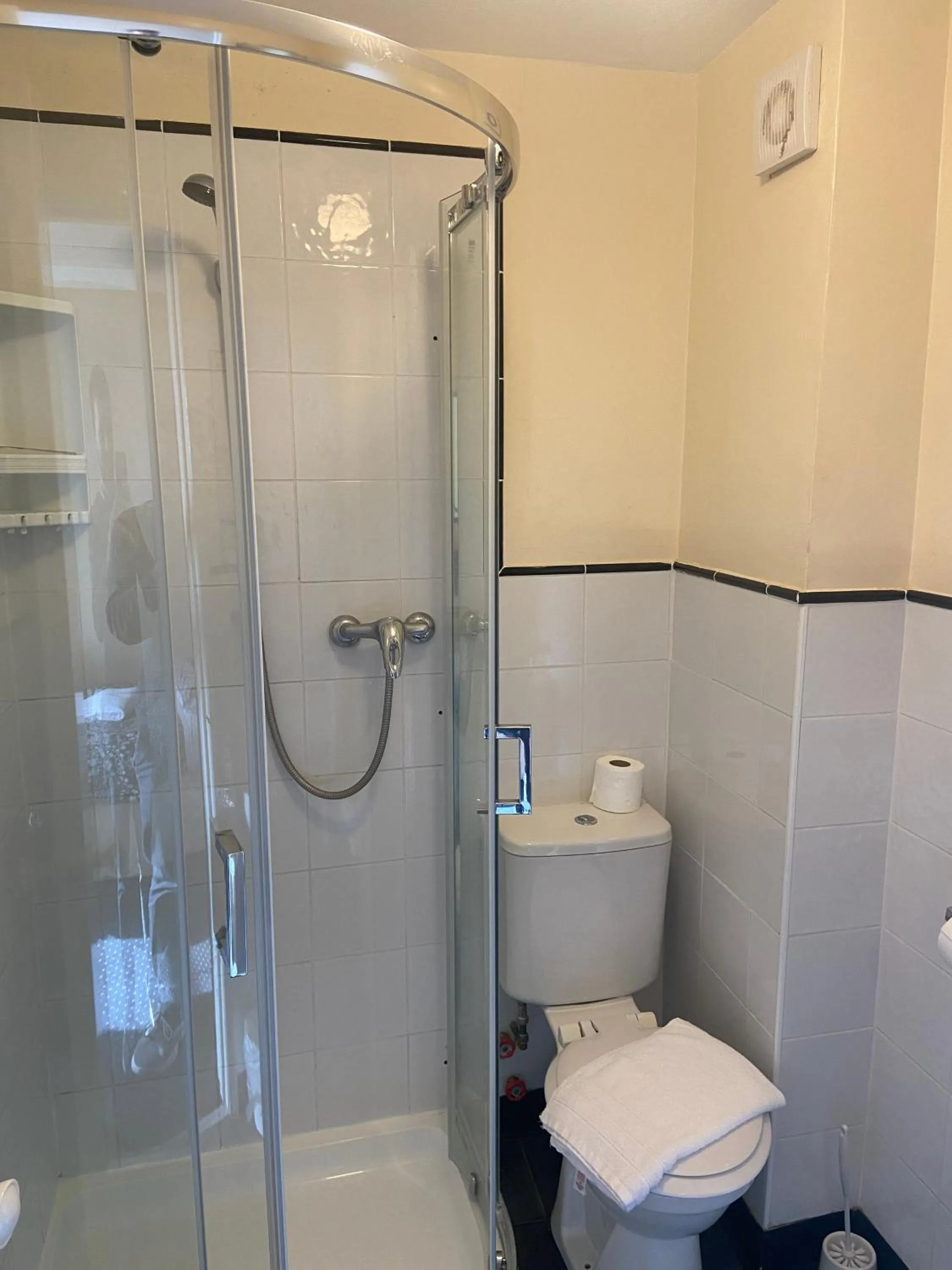 Bathroom in OYO Gran Canaria Hotel