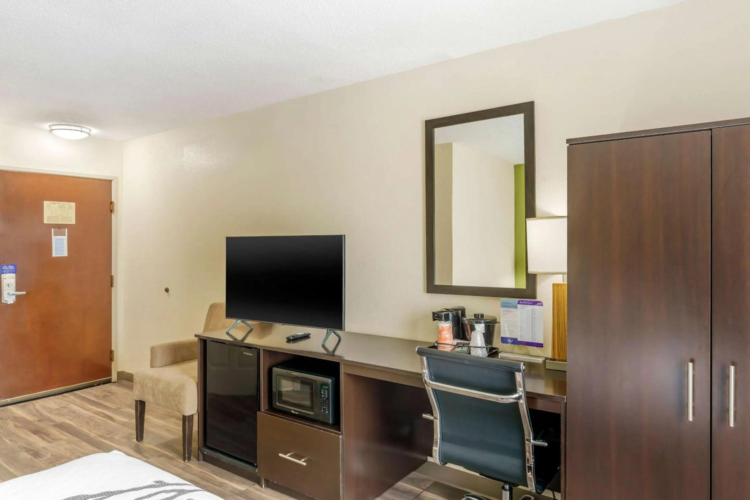 Bedroom, Bed in Sleep Inn Hickory South