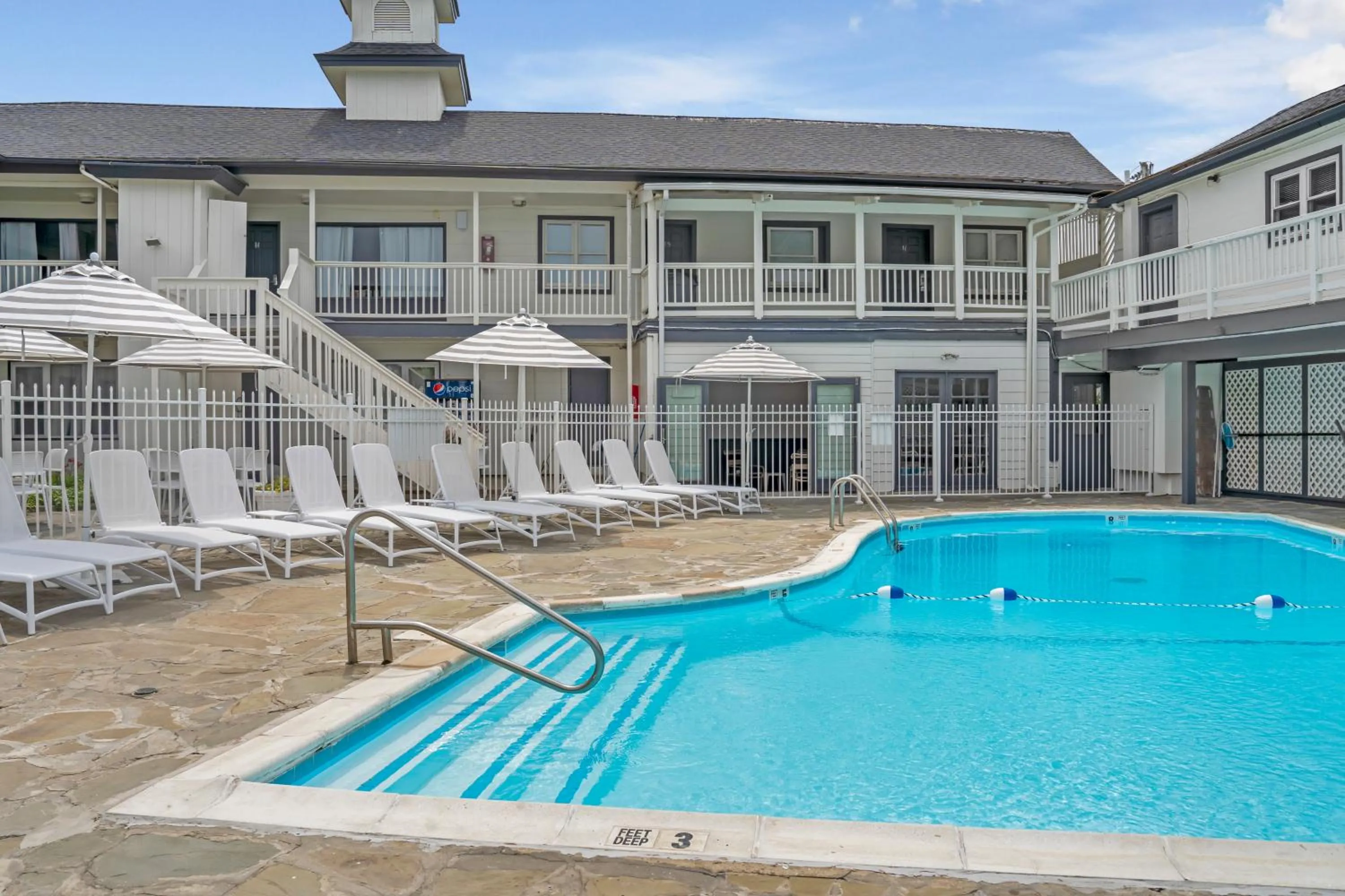 A Wave Inn - Montauk