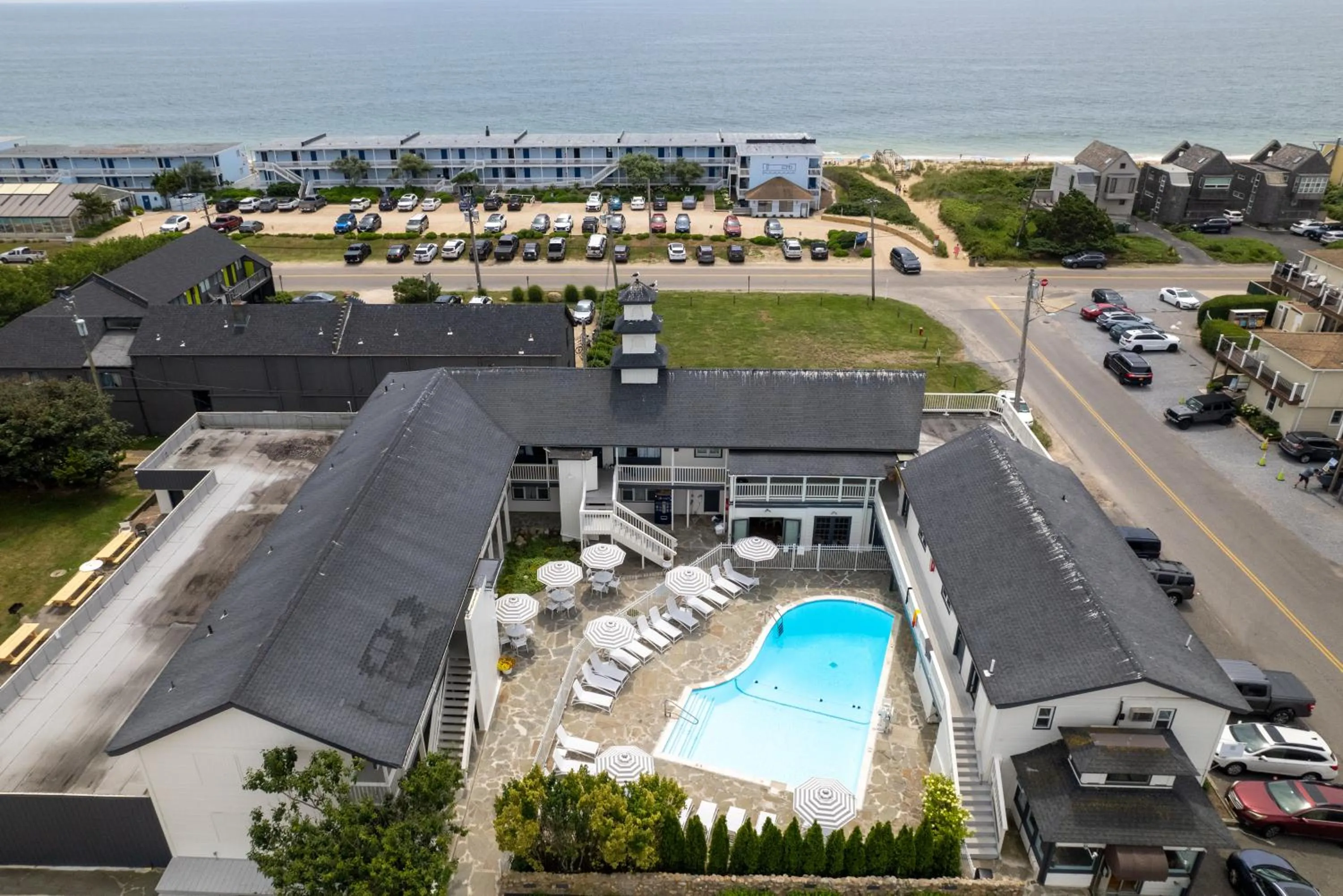 A Wave Inn - Montauk