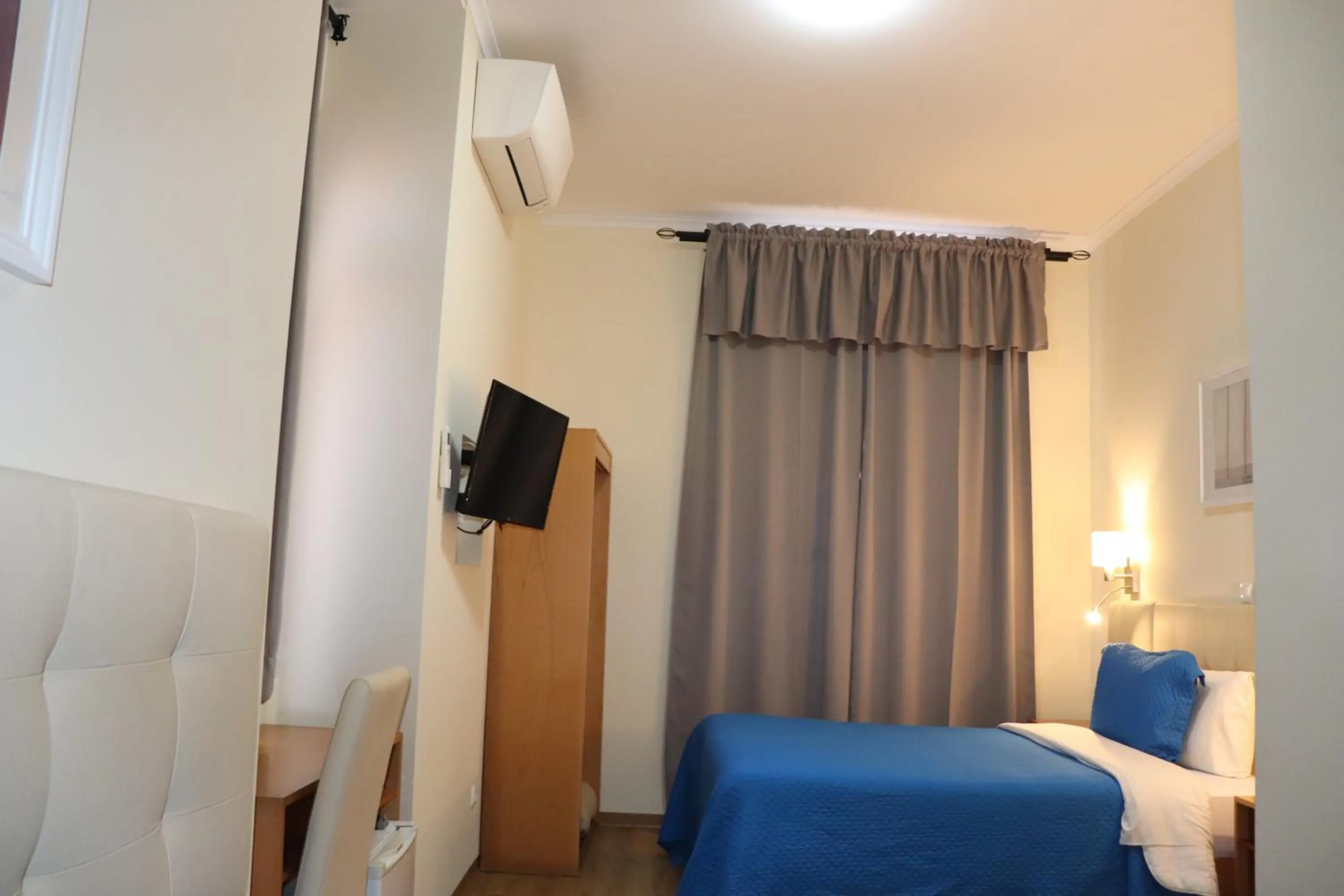 Photo of the whole room, Bed in Hotel Belém Tejo - Setubalense