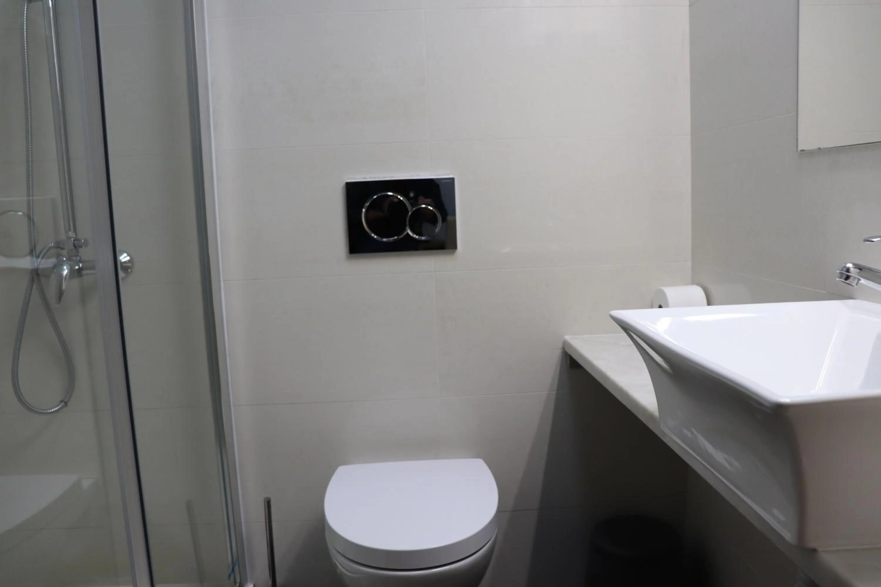 Bathroom in Hotel Belém Tejo - Setubalense