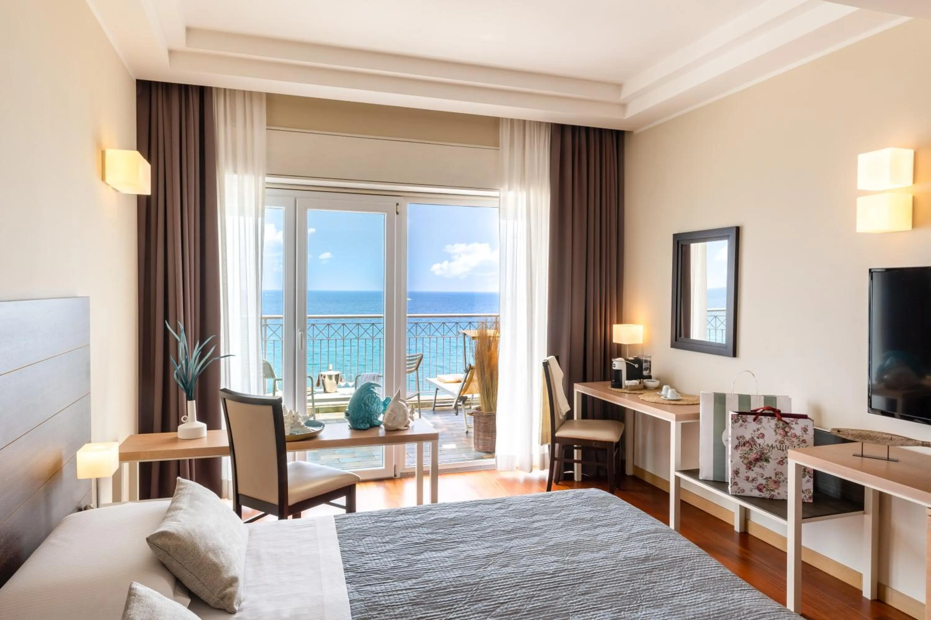 Bed in Grand Hotel Spiaggia